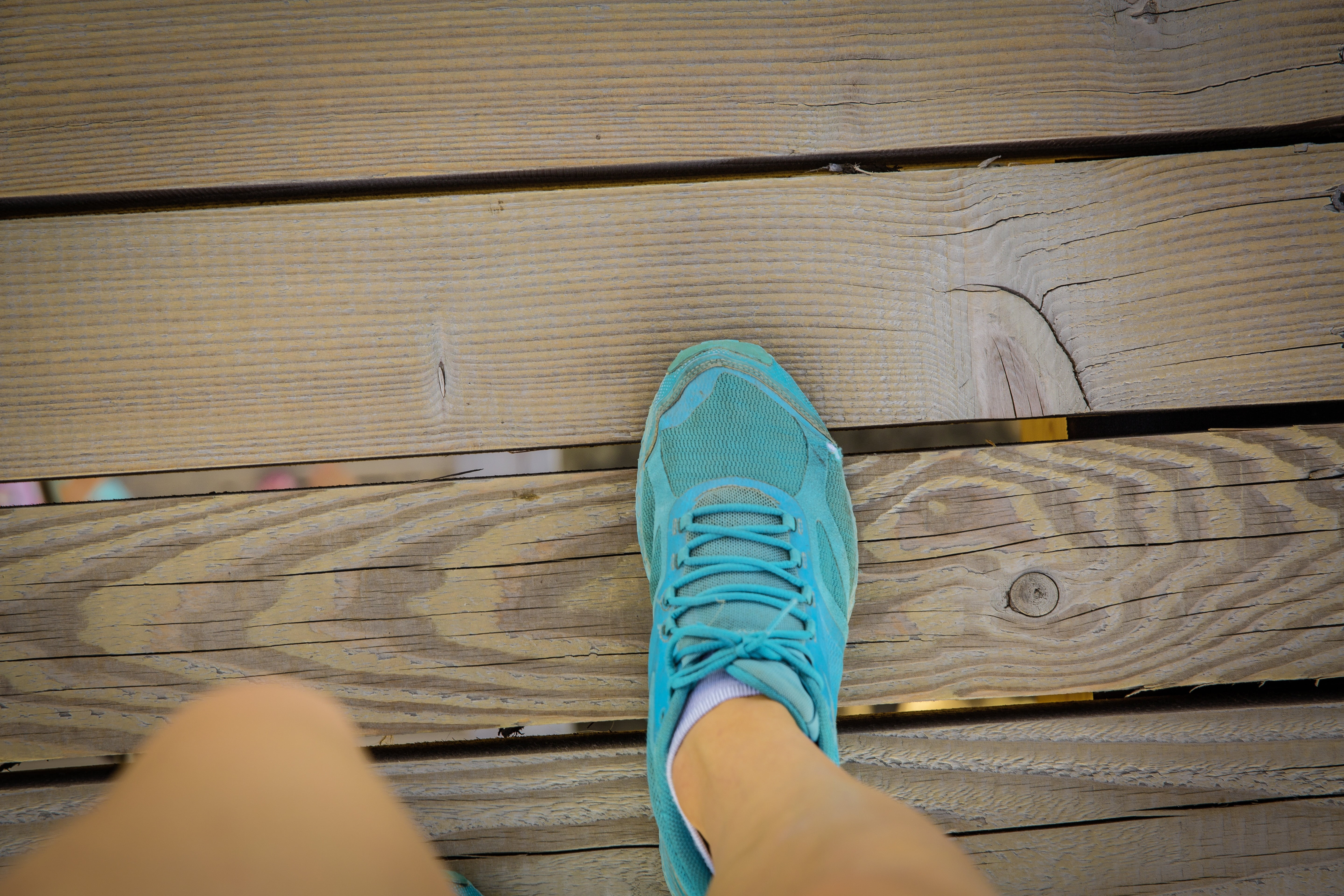 run, sport, human foot, teal, wood - Material, human body part, walking, high angle view, blue, lifestyles, person, lifestyle, human leg, sports shoes, HD Wallpaper