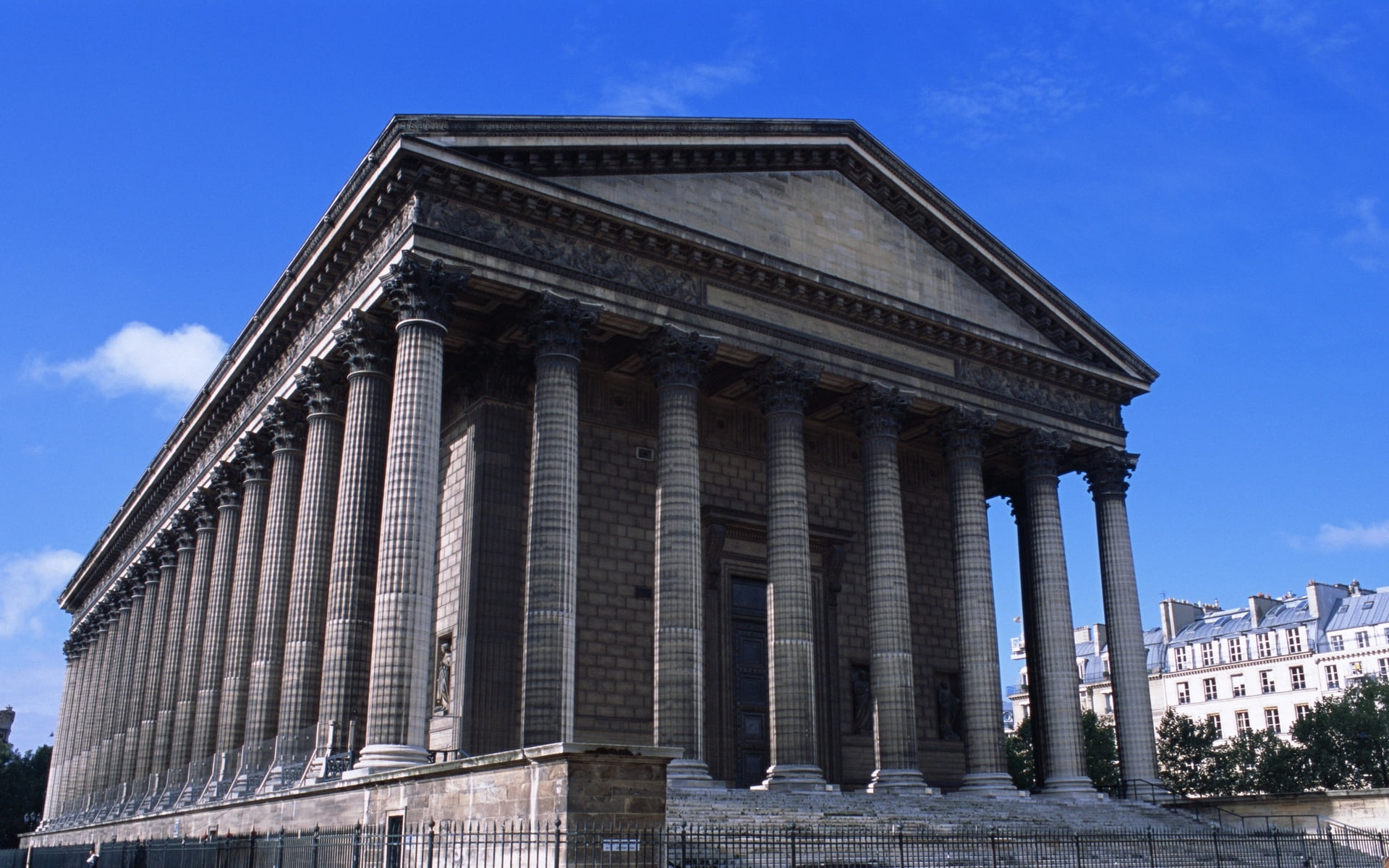 low angle view, city, cloud - sky, sky, no people, concrete, architecture, building Exterior, architectural Column, outdoors, 1080P, neo-classical, old, HD Wallpaper