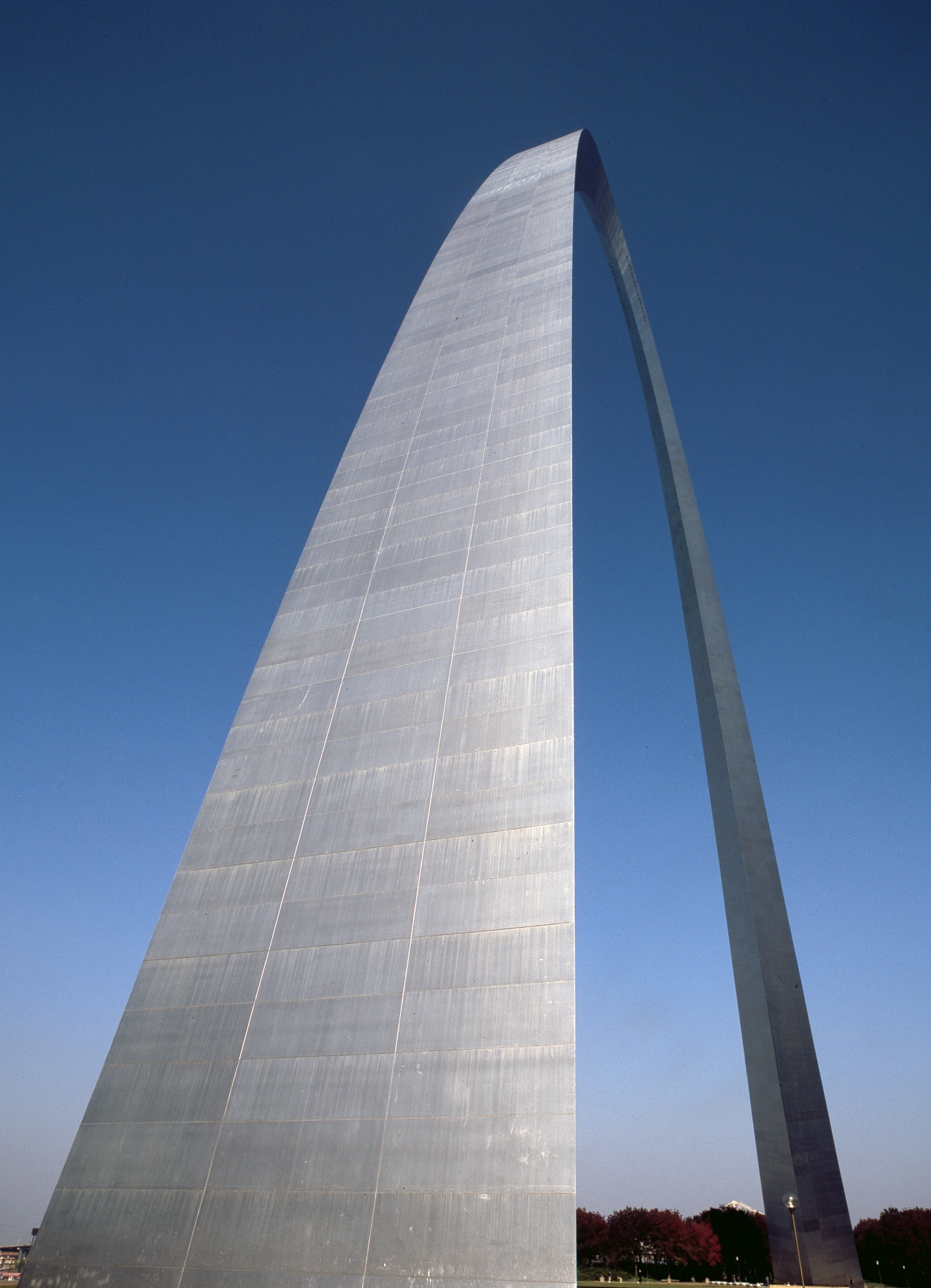 no people, gateway arch, skyscraper, jefferson, built structure, structure, clear sky, day, gateway to the west, downtown, saint louis, metal, landmark, Phone HD Wallpaper