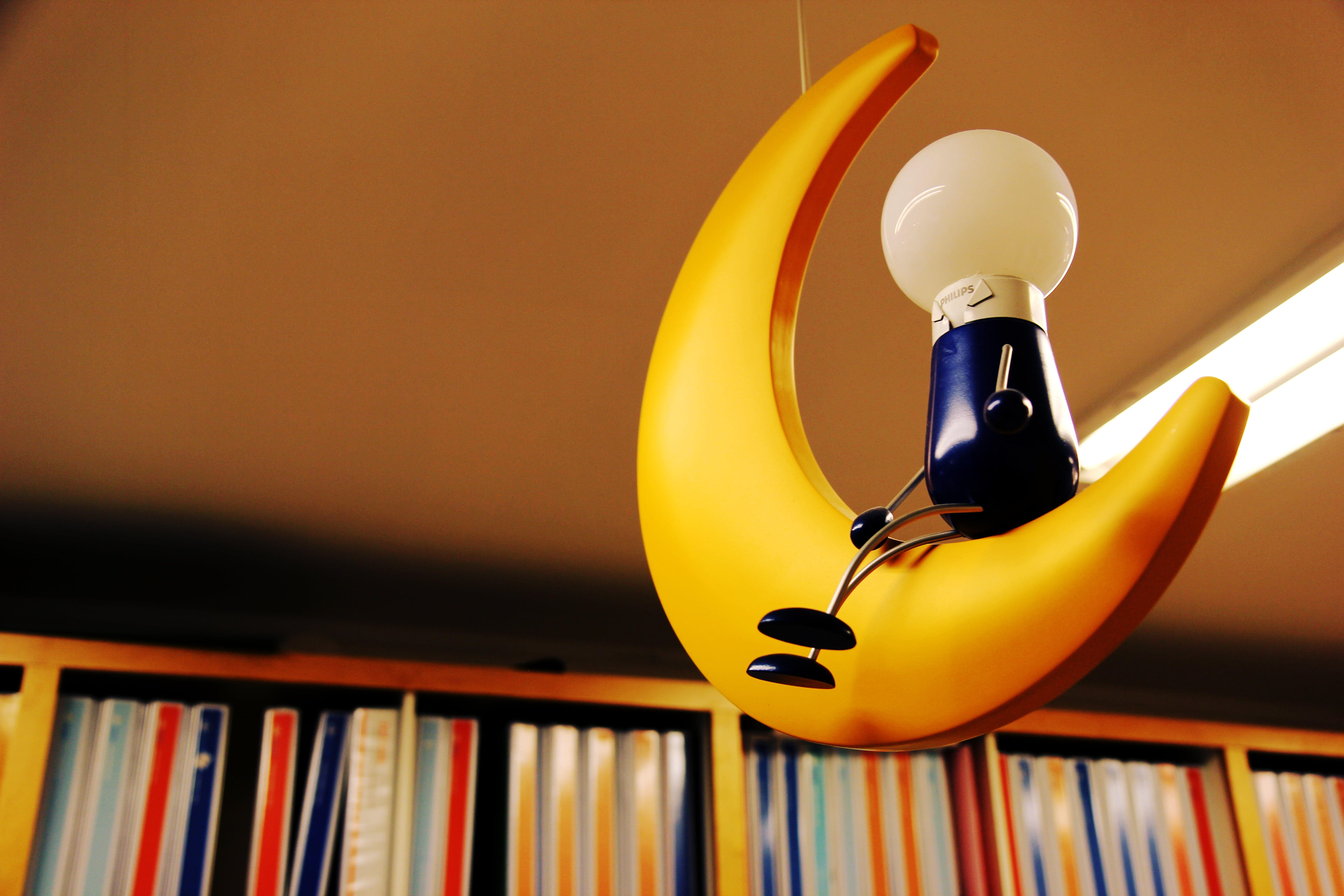 selective focus, electricity, moon, indoor, electric Lamp, lighting, business, plastic, school, study room, crescent, light bulb, black color, atmosphere, HD Wallpaper