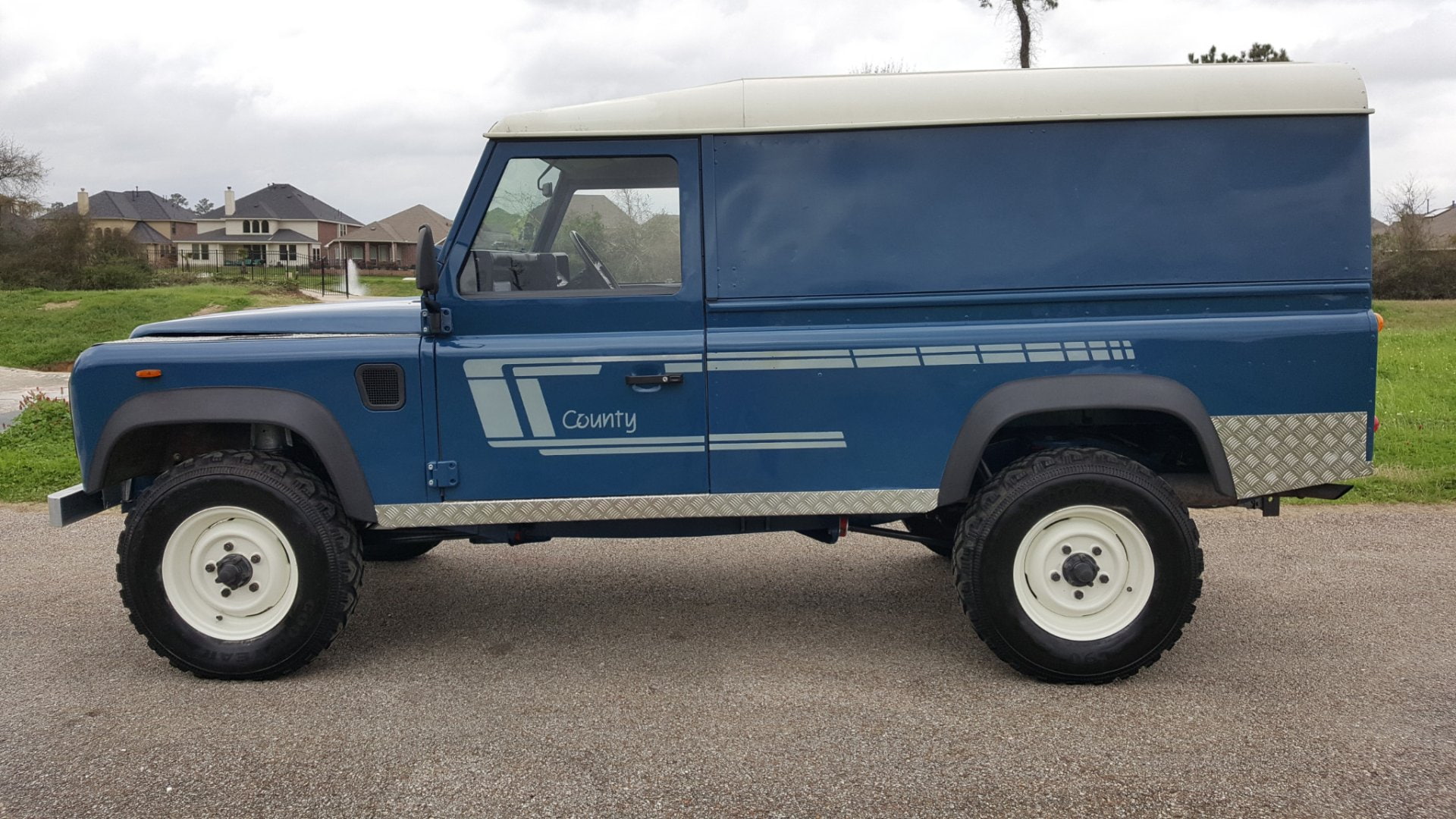 Car, Land Rover Defender, Old Car, nature, building, no people, Blue Car, side view, pick-up truck, sky, road, motor vehicle, day, wheel, land, cloud - sky, HD Wallpaper