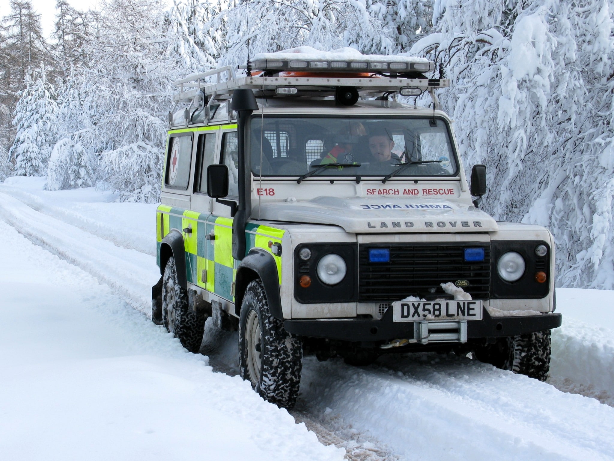 emergency, 1080P, 4x4, ambulance, defender, 2007, suv, stationwagon, 110, land, rover, HD Wallpaper