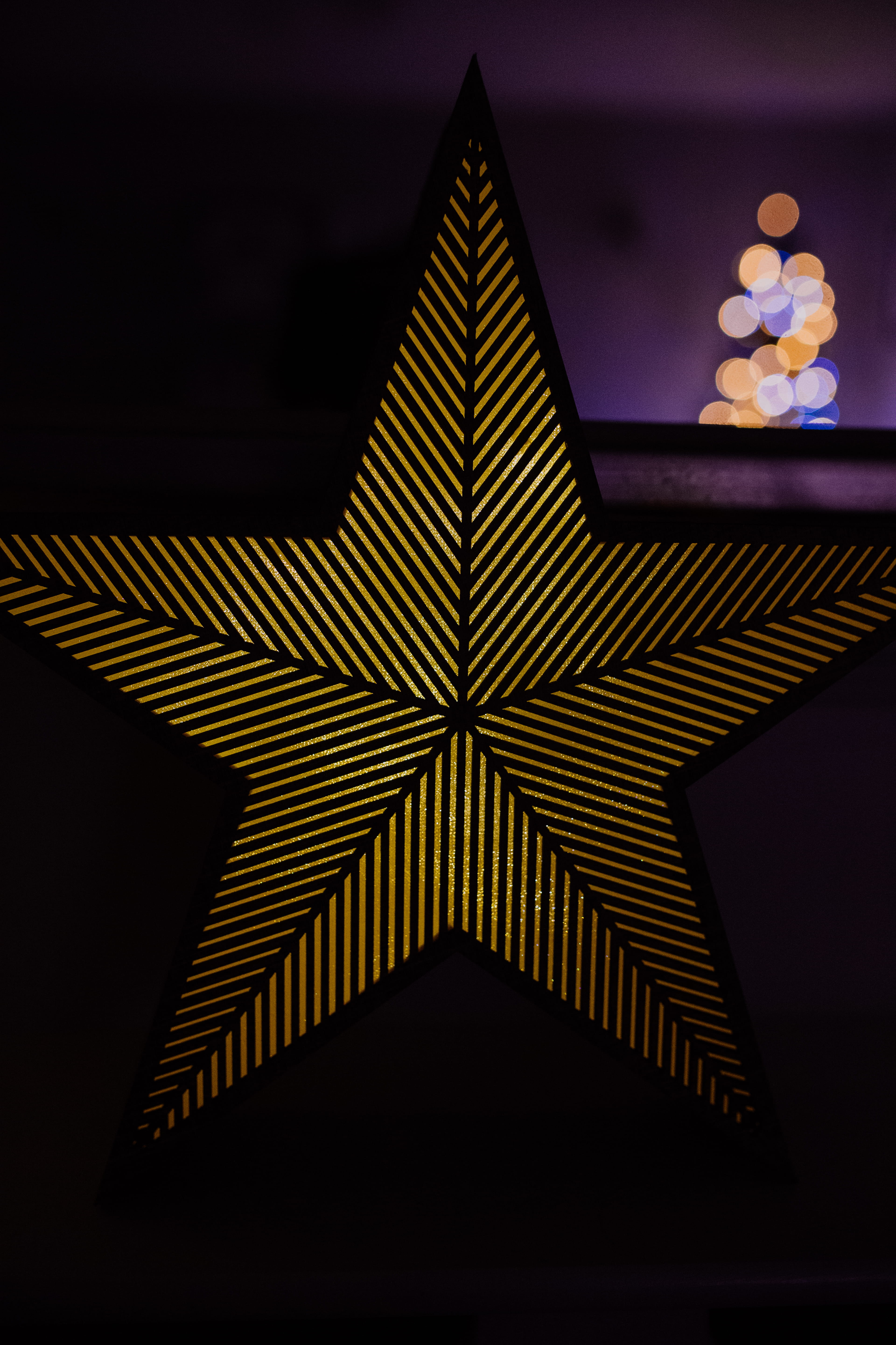 maroon, night, art and craft, black background, fractal, flag, lights, geometric shape, heart, ornament, christmas star, no people, black, bokeh, balloon, Phone HD Wallpaper