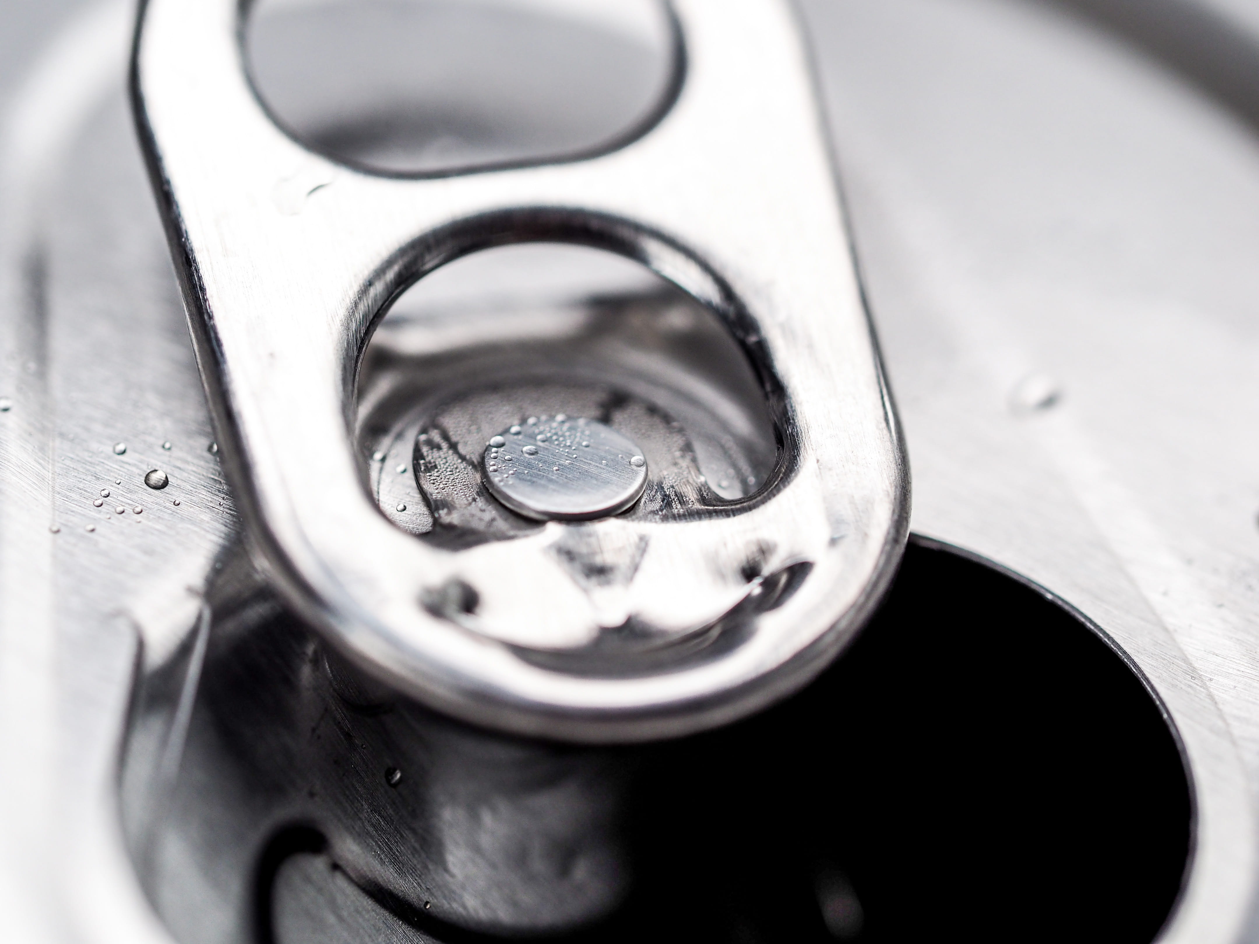 selective focus, big, purity, abstract, food and drink, drink, still life, no people, softdrink, indoors, closeup, fresh, cold, macro, water, modern, shiny, HD Wallpaper