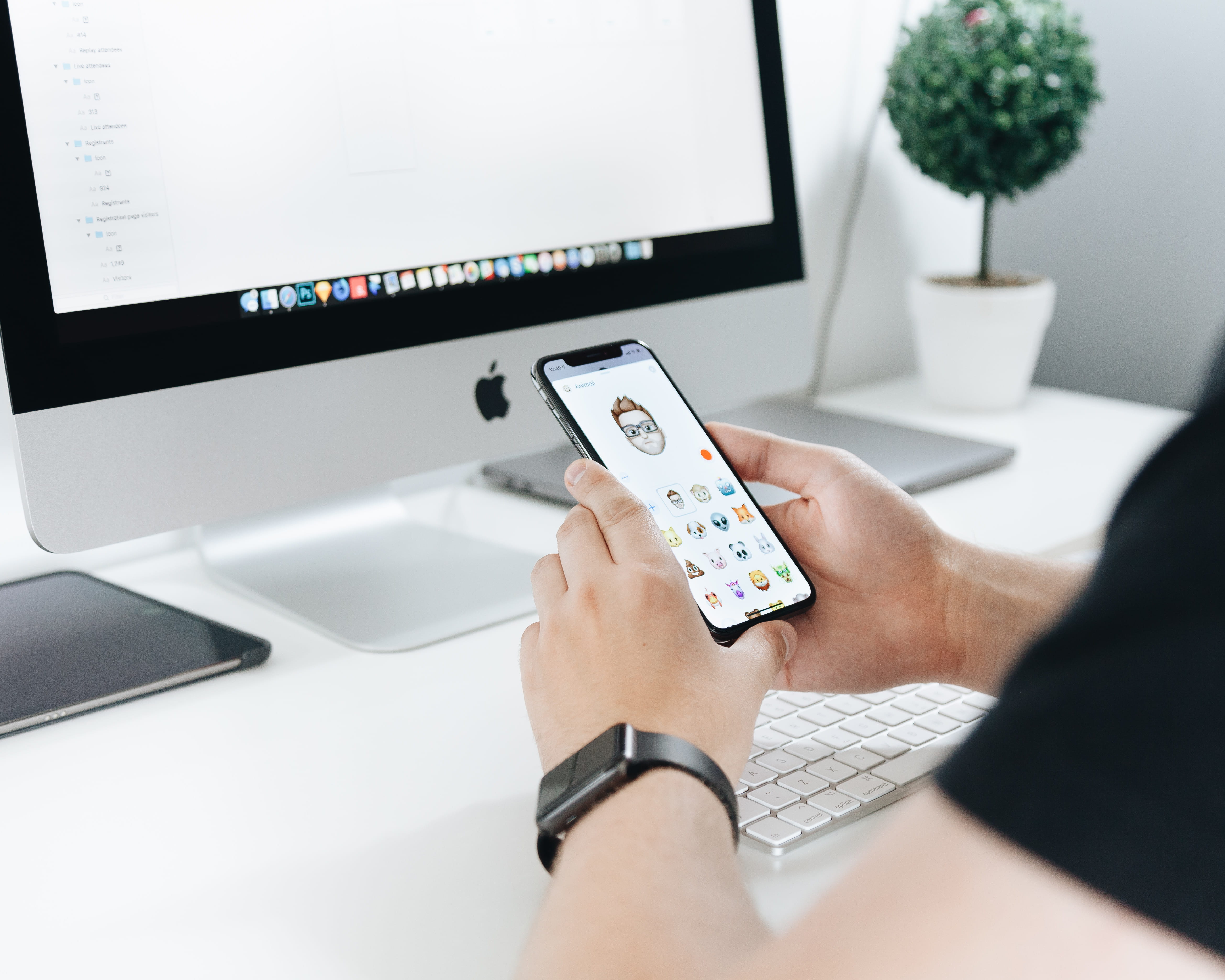 equipment, hold, hand, computer Monitor, mobile Phone, apple Computers, 4K, caucasian, phone, business, indoors, close-up, men, mobile, holding, women, HD Wallpaper