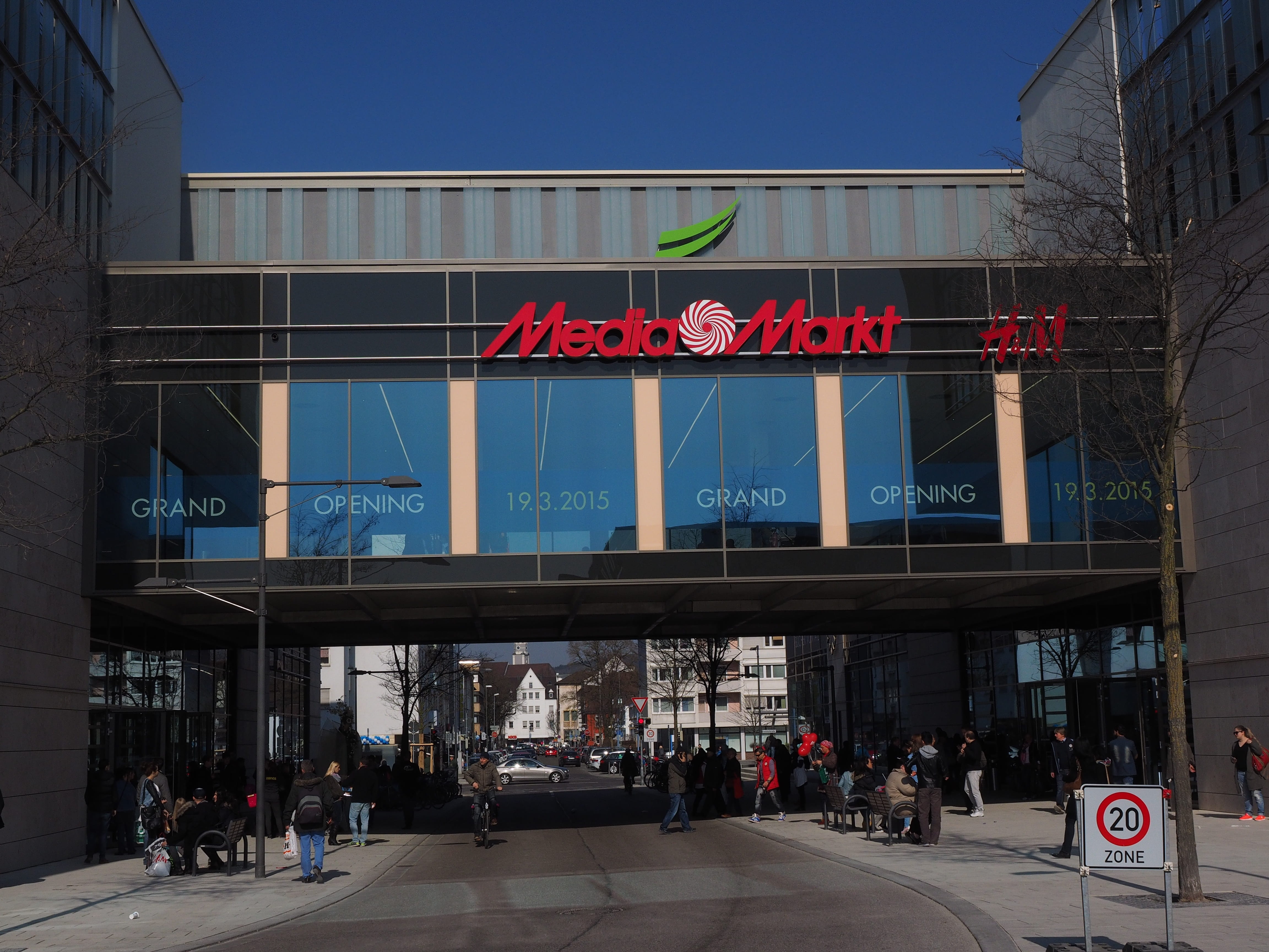 western script, media markt, glacis gallery, Shopping Centre, non-western script, 4K, group of people, service outlets, mall, architecture, sectors, sign, HD Wallpaper