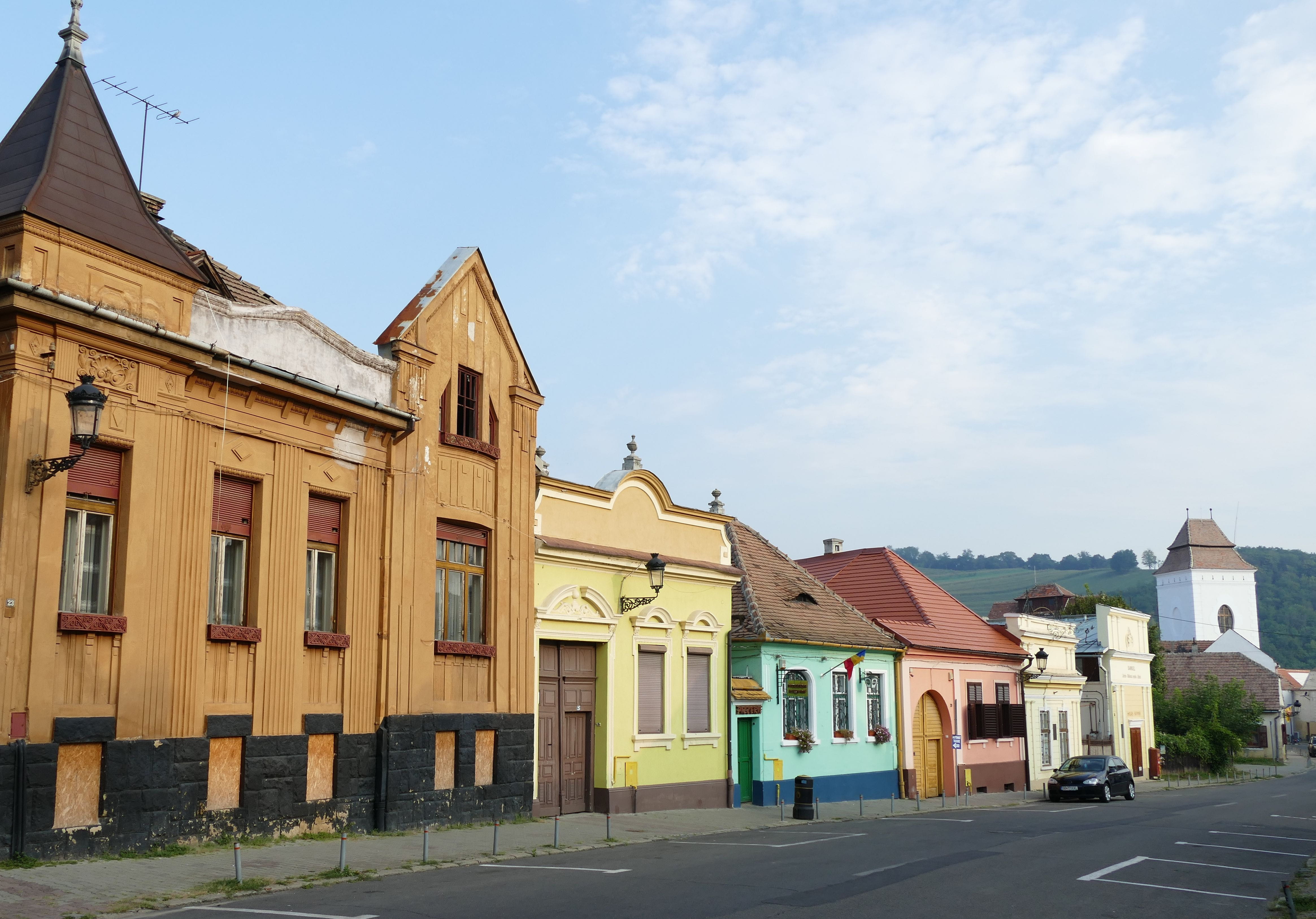 window, romania, 4K, motor vehicle, transportation, historic center, house, transylvania, car, cloud - sky, architecture, medias, outdoors, nature, street, HD Wallpaper