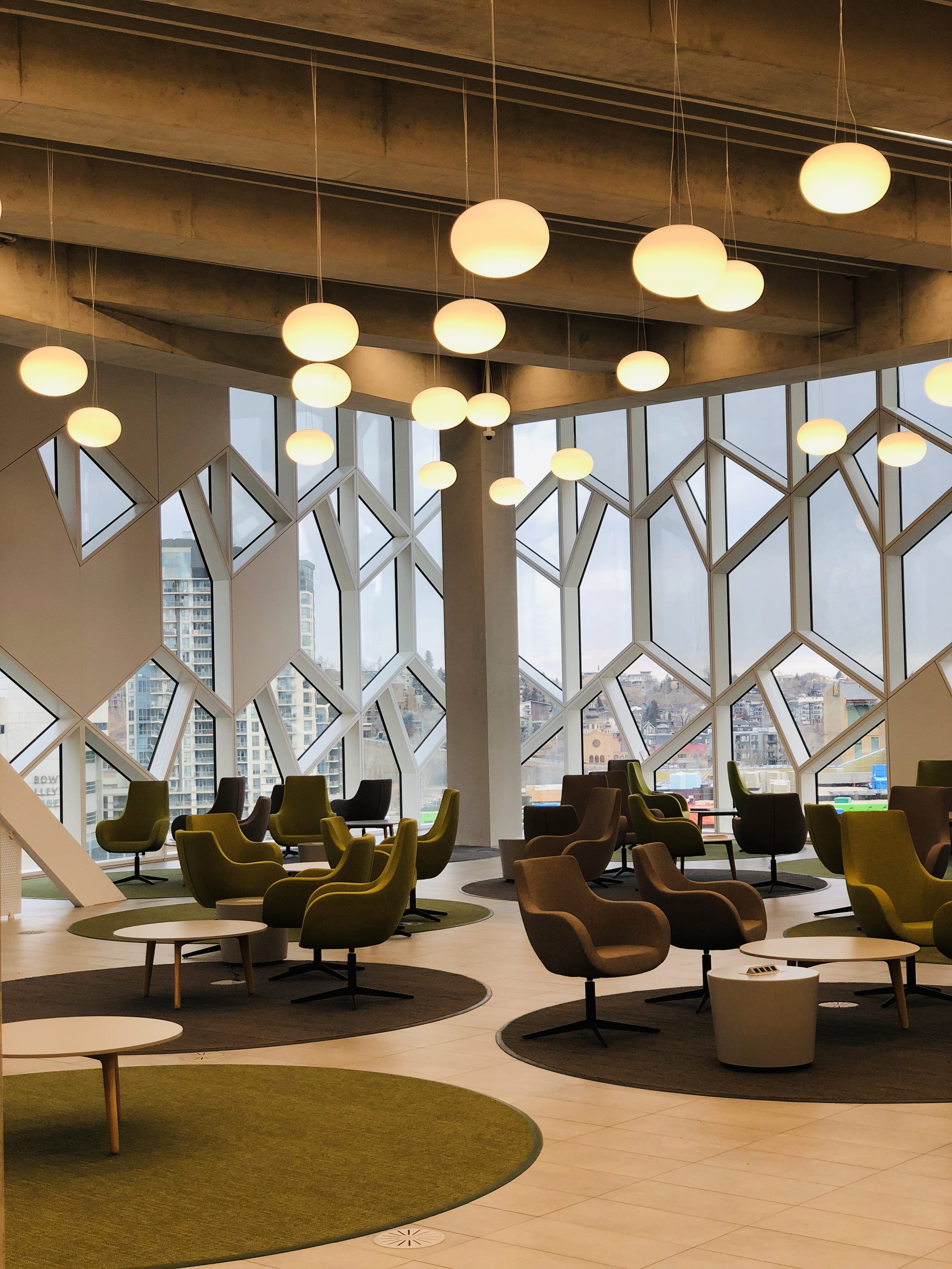 waiting room, office, absence, restaurant, luxury, pendant light, lighting, room, wealth, indoors, floor, seat, built structure, ceiling, cafeteria, empty, Phone HD Wallpaper