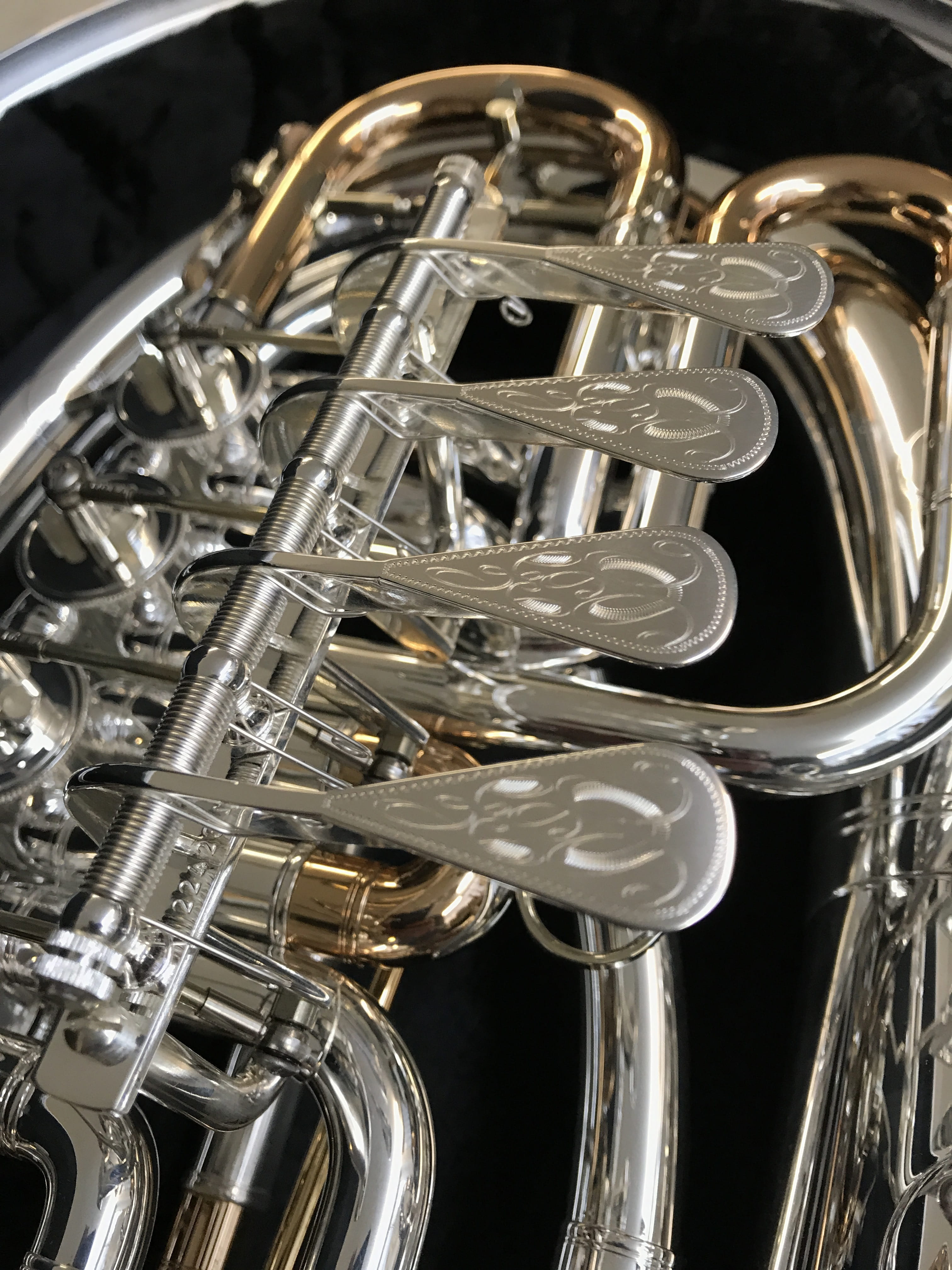 equipment, studio shot, cornet, trumpet, black background, focus on foreground, 4K, indoors, gold, metal, brass instrument, jazz music, brass, tenor horn, Phone HD Wallpaper