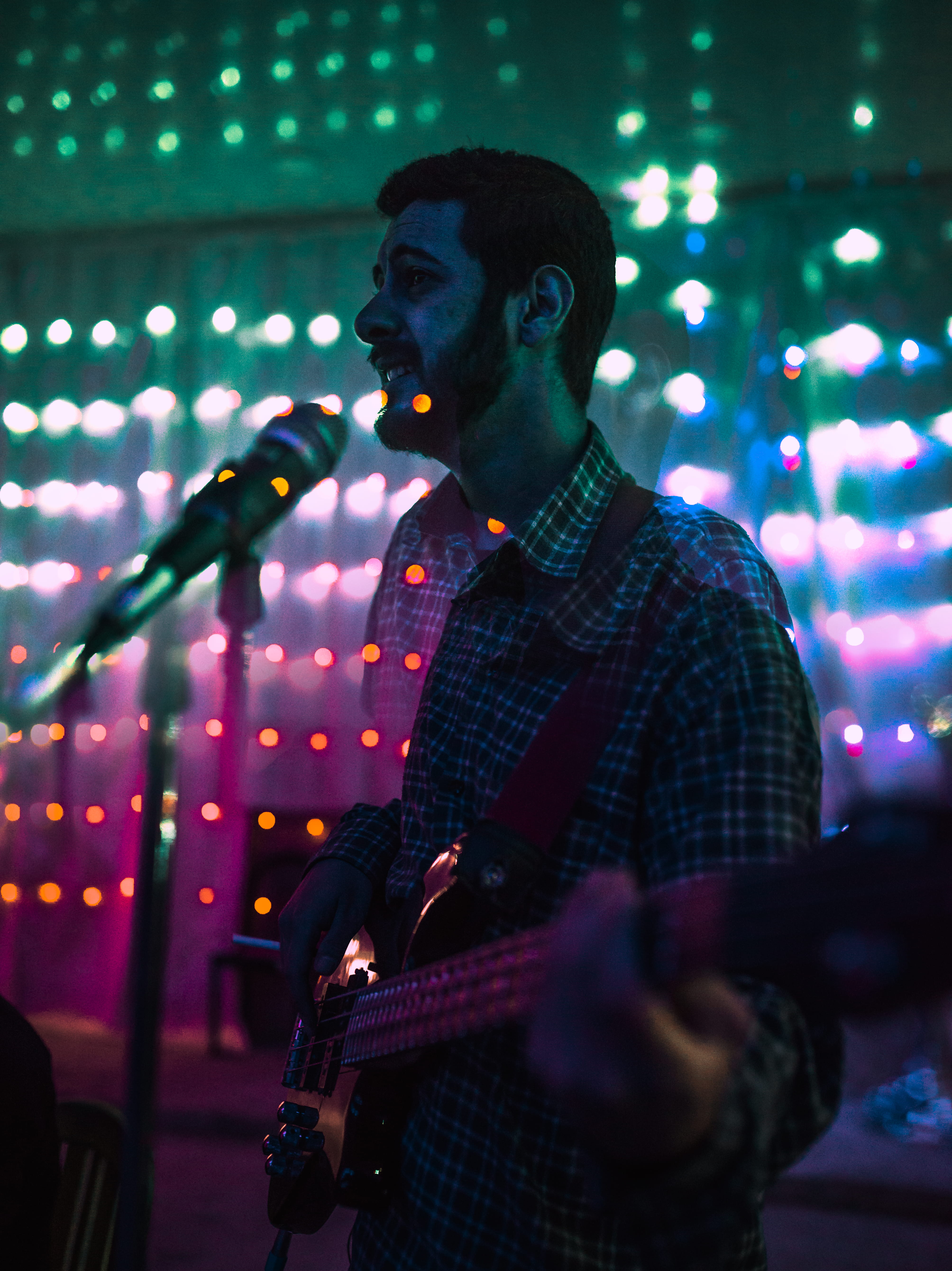 singer, man, music, musician, stage, microphone, doubleexposure, neon light, human, neon, leisure activities, mouth open, event, bass, playing, electric guitar, Phone HD Wallpaper