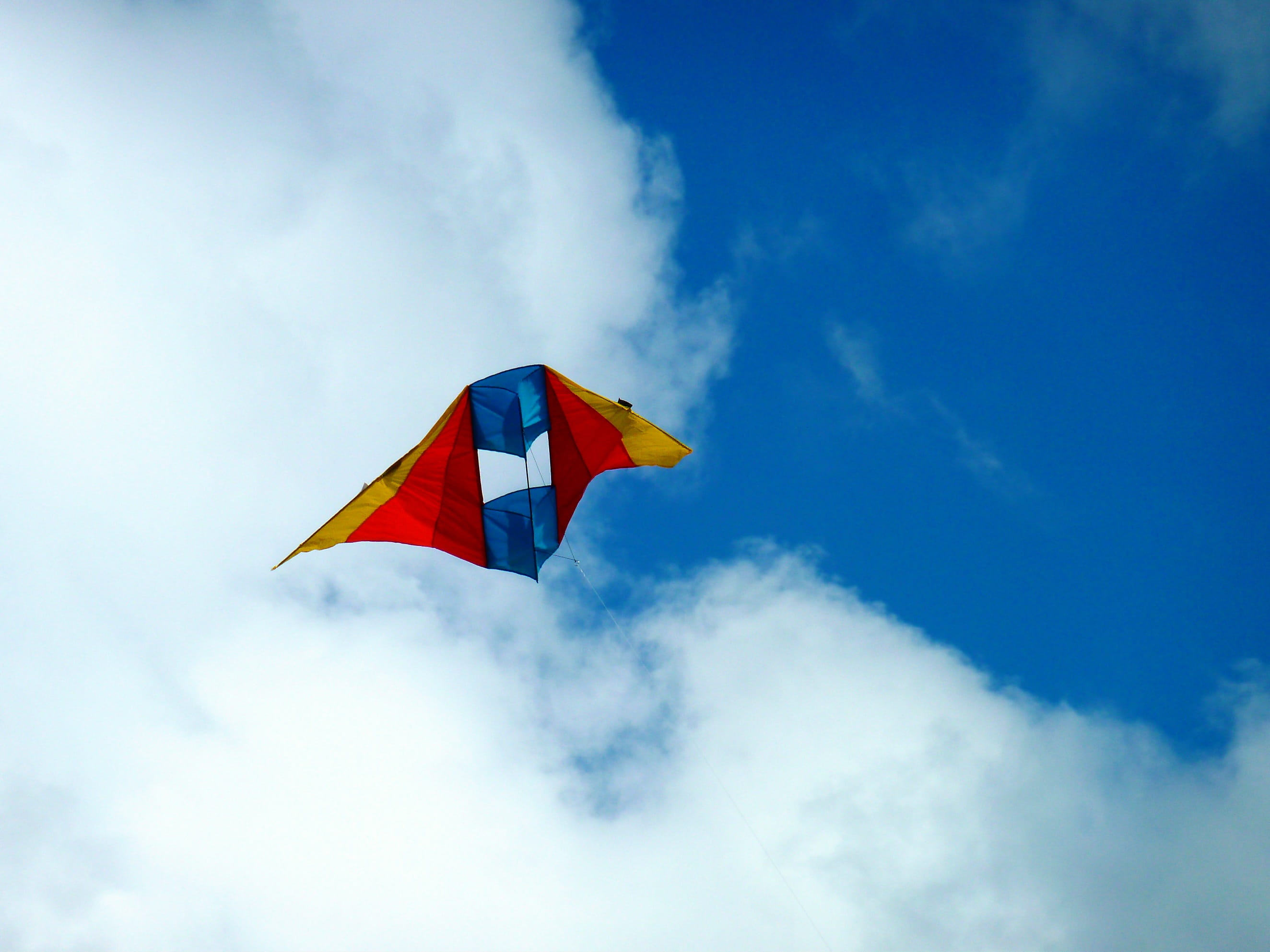 cloud - sky, blue, crashed, nature, dragons, 2K, environment, Dragon Rising, cord, kite flying, waving, Kites, yellow, red, low angle view, Dragon, patriotism, HD Wallpaper