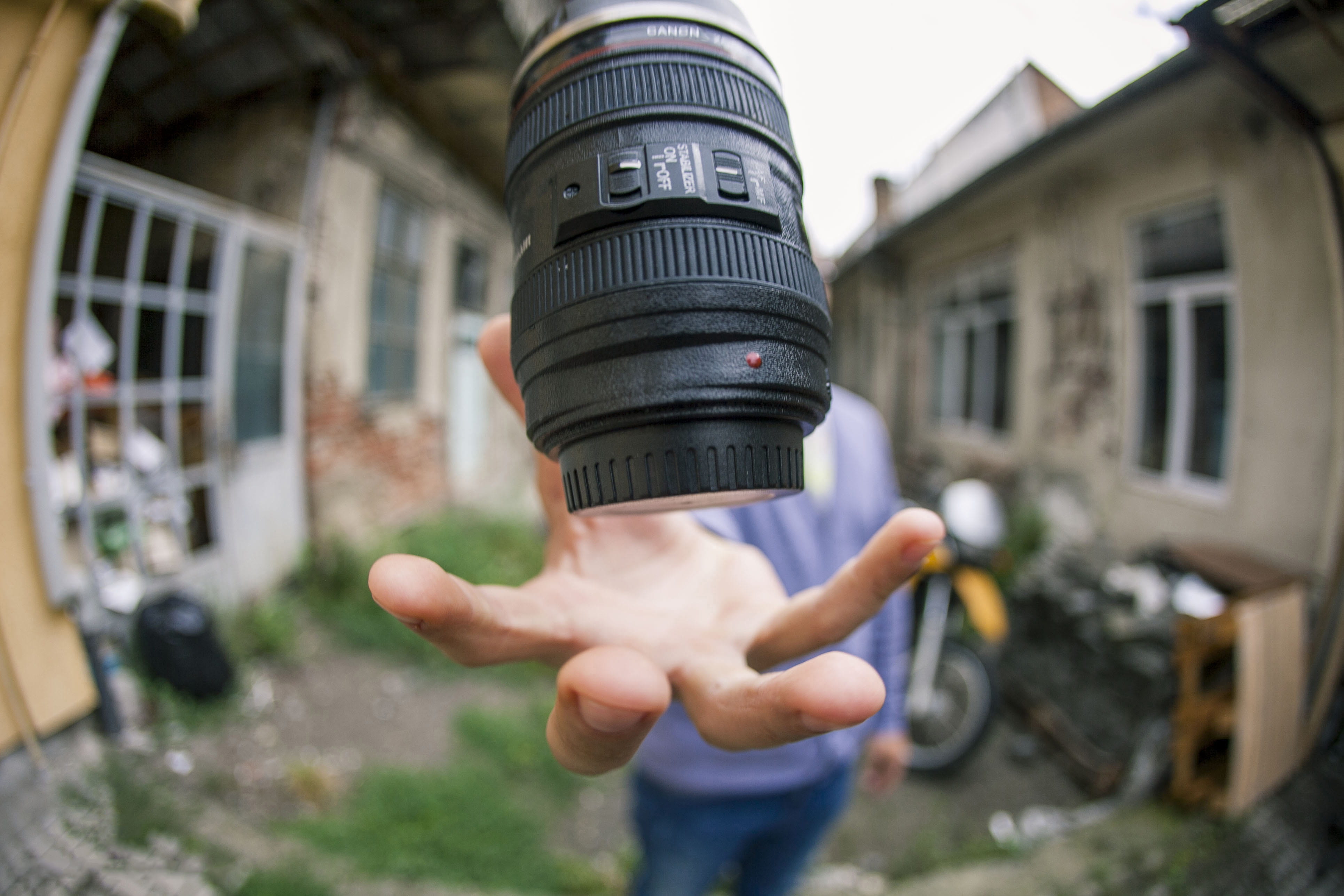 24-105mm, leisure activity, technology, human hand, finger, distortion, human finger, one person, day, fisheye, architecture, blurr, jump, building exterior, HD Wallpaper