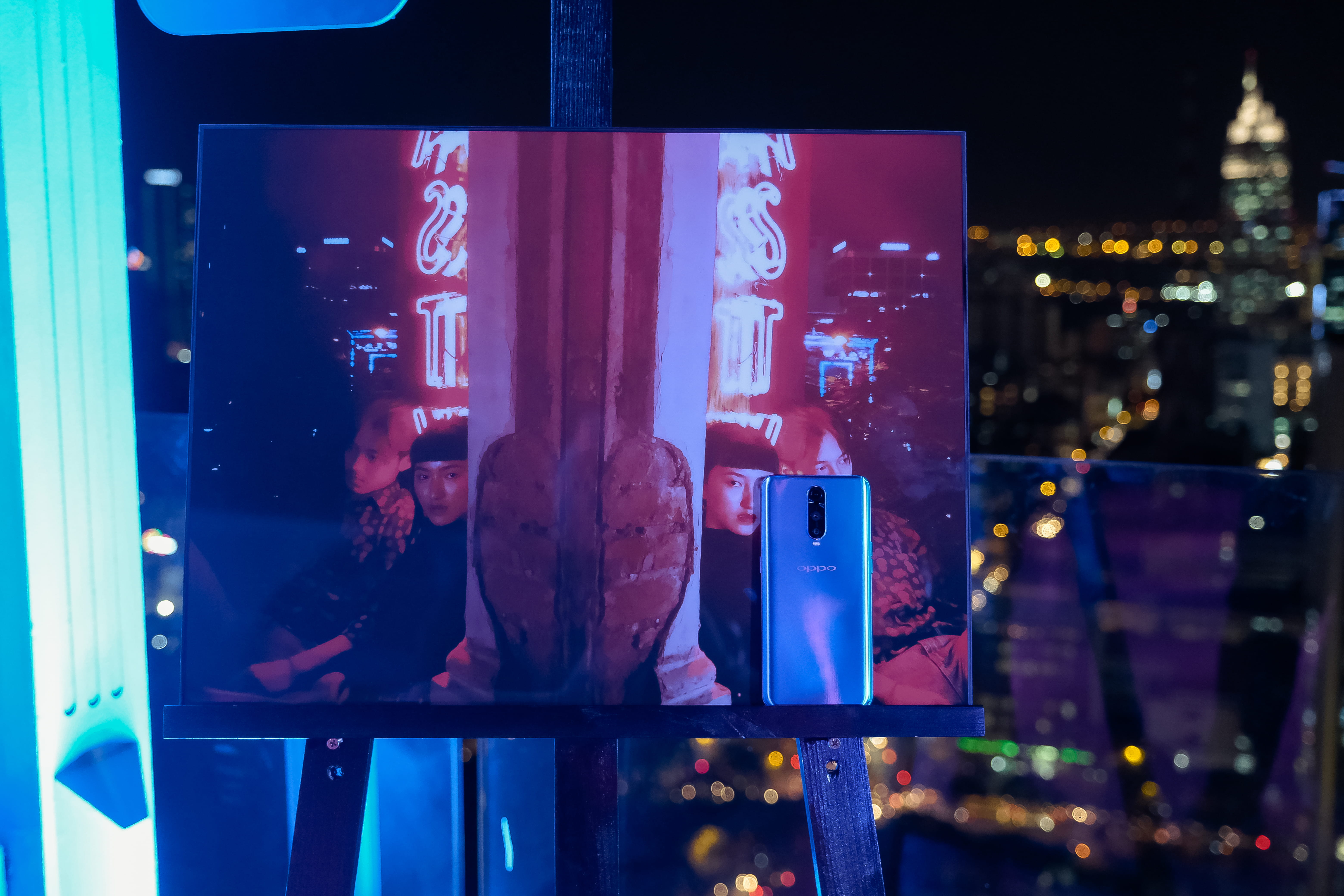 building exterior, city, communication, oppo, nightlife, blue, technology, glass - material, restaurant, transparent, no people, android phone, reflection, HD Wallpaper