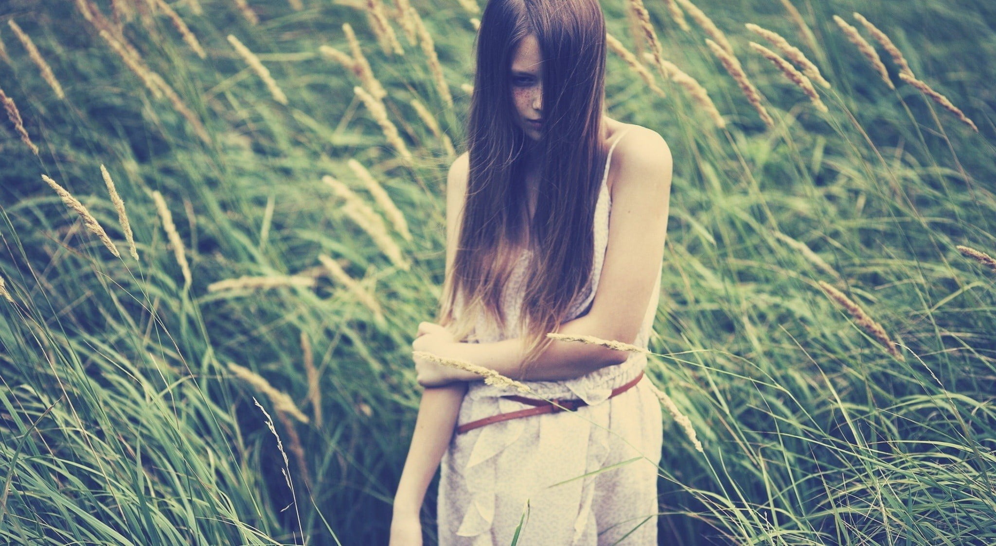 plant, scarry, one person, field, outdoors, grass, hairstyle, three quarter length, leisure activity, women outdoors, young women, 1080P, plants, adult, HD Wallpaper