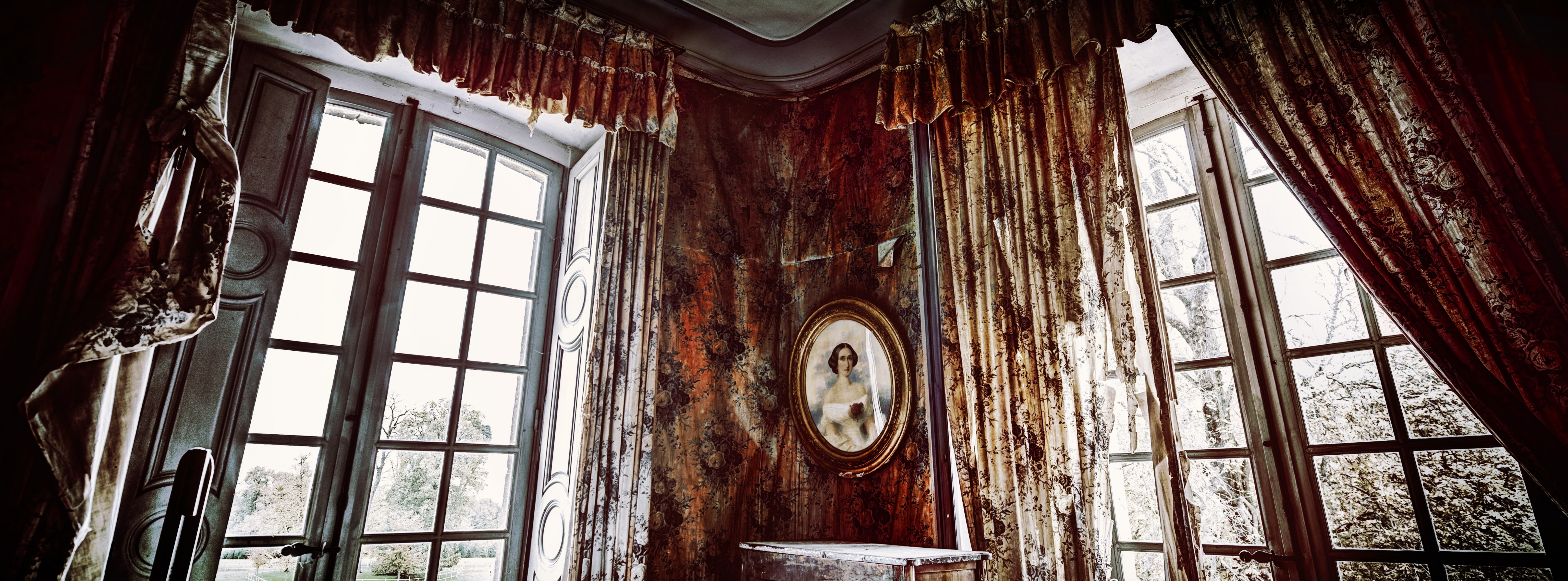manor house, building, decline, ruined, 5K, old, scarry, curtain, indoors, low angle view, ceiling, day, house, obsolete, built structure, abandoned, architecture, HD Wallpaper