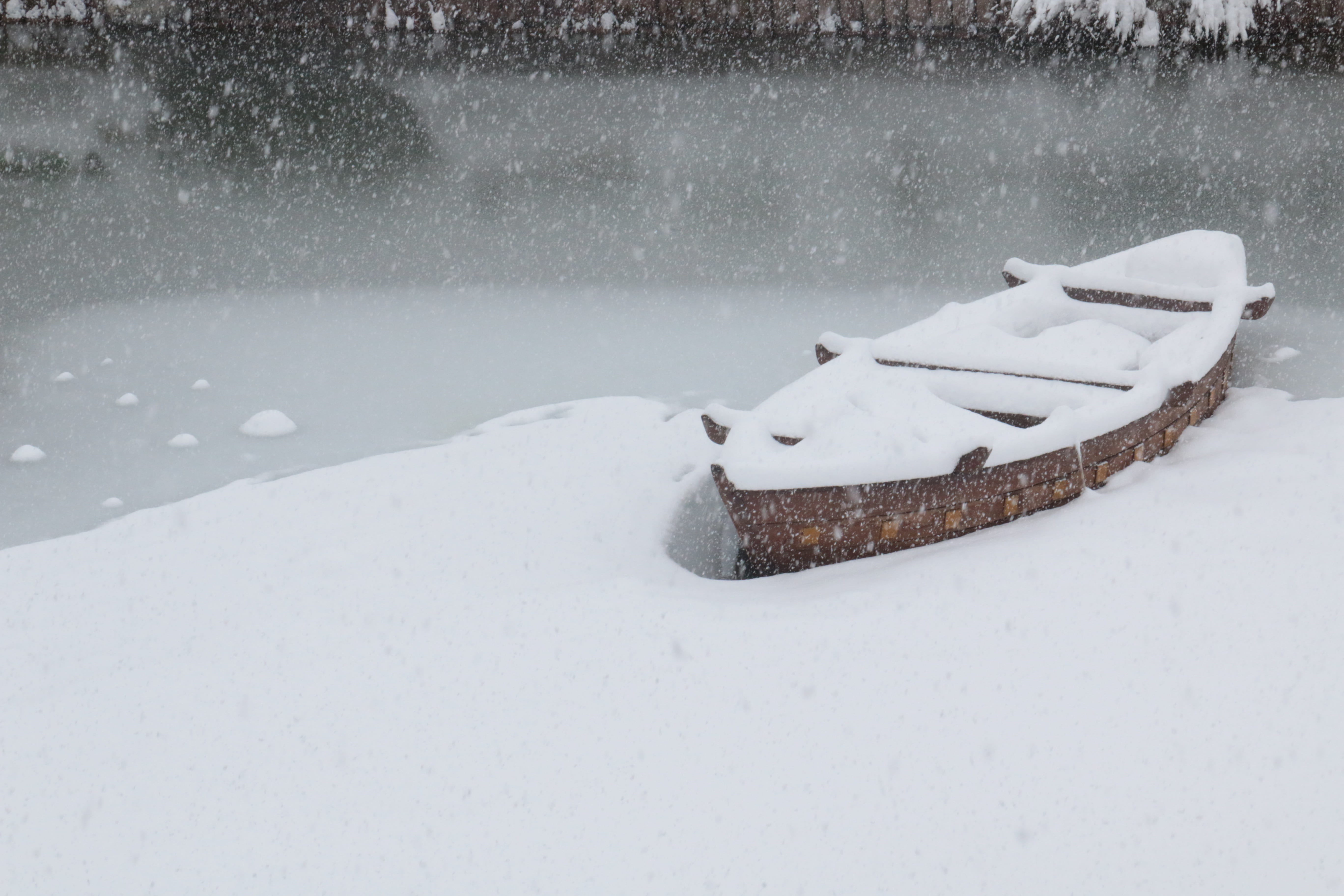 no people, ice, frosty weather, day, tranquility, winter, travel, mode of transportation, weather, vehicle, lake, snowflake, snowing, cold temperature, HD Wallpaper