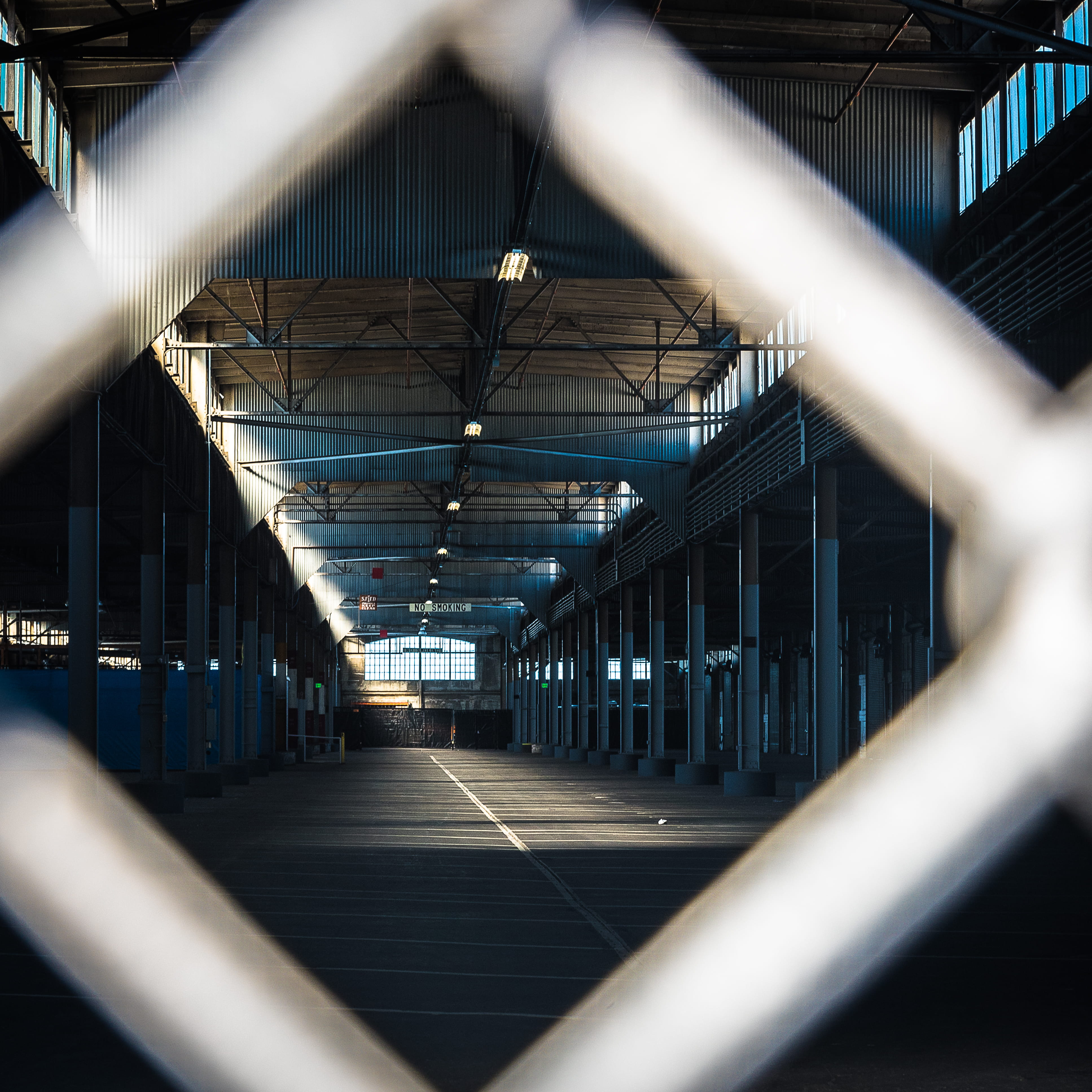 man made, direction, united states, focus on background, safety, security, selective focus, san francisco, fence, architectural column, no people, building, Phone HD Wallpaper