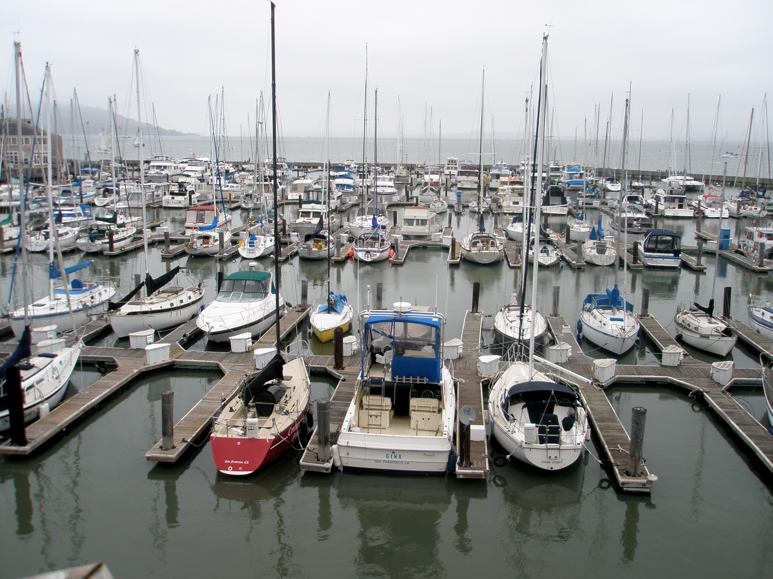 san francisco bay, pier, harbor, outdoors, cloudy, wooden post, day, 2K, cloudy sky, no people, waterfront, ships, san francisco, boat, horizon, fishermans wharf, HD Wallpaper