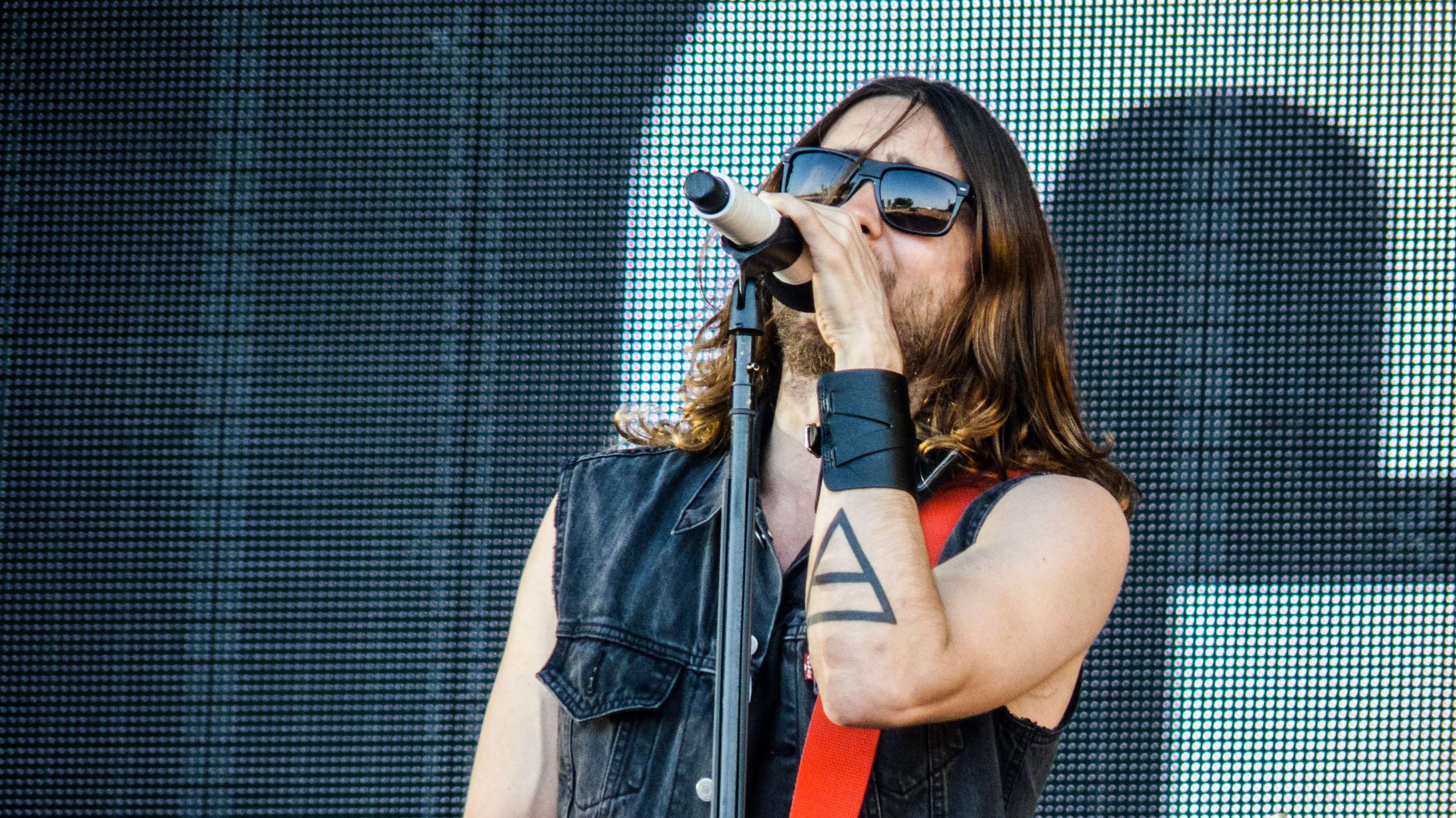 waist up, day, leisure activity, adult, front view, one person, portrait, 30 seconds to mars rock werchter 2013, hairstyle, glasses, sunglasses, 4K, holding, HD Wallpaper