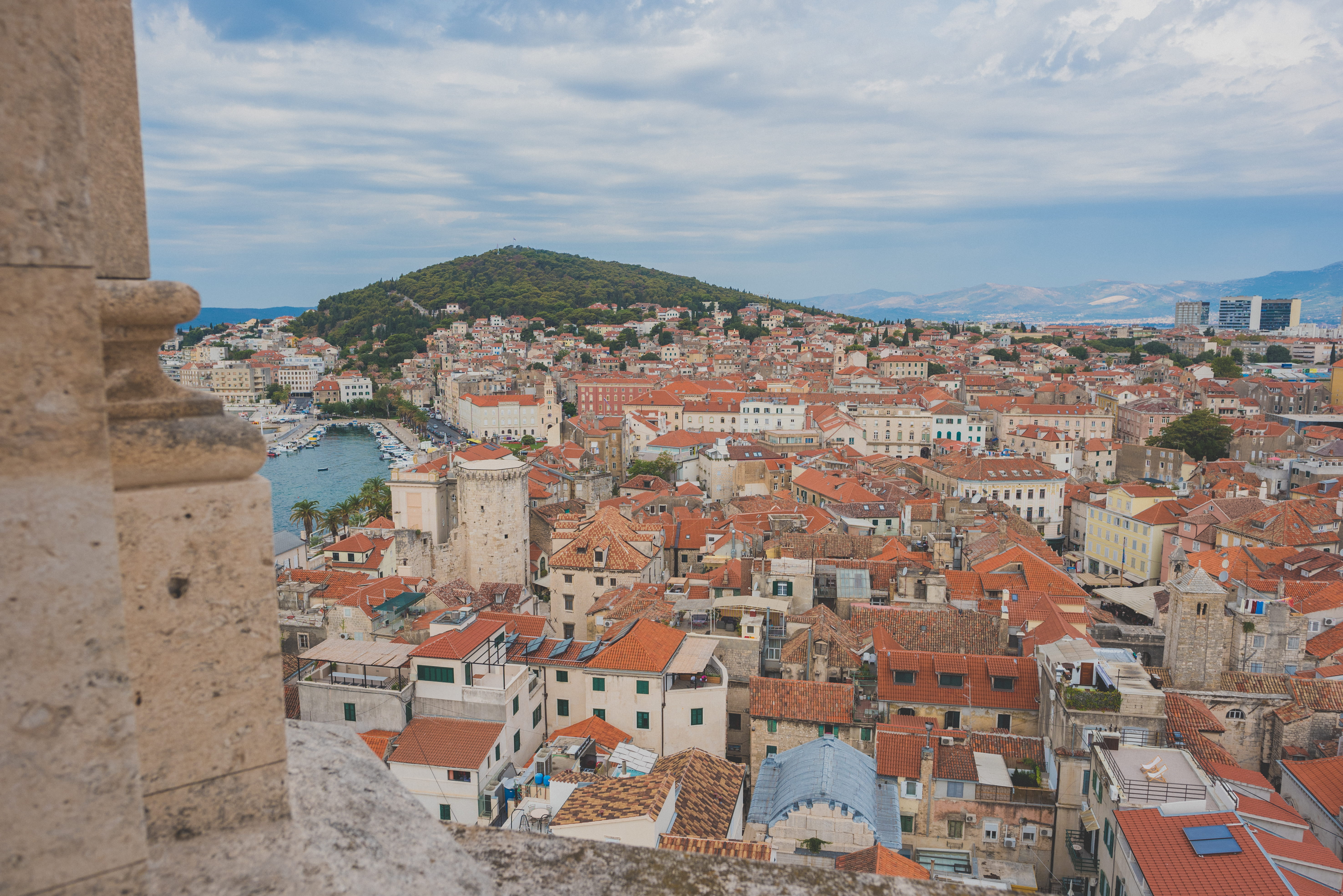 split, building, building exterior, cloud - sky, day, roof tile, residential district, built structure, croatia, nature, townscape, history, roof, panorama, HD Wallpaper