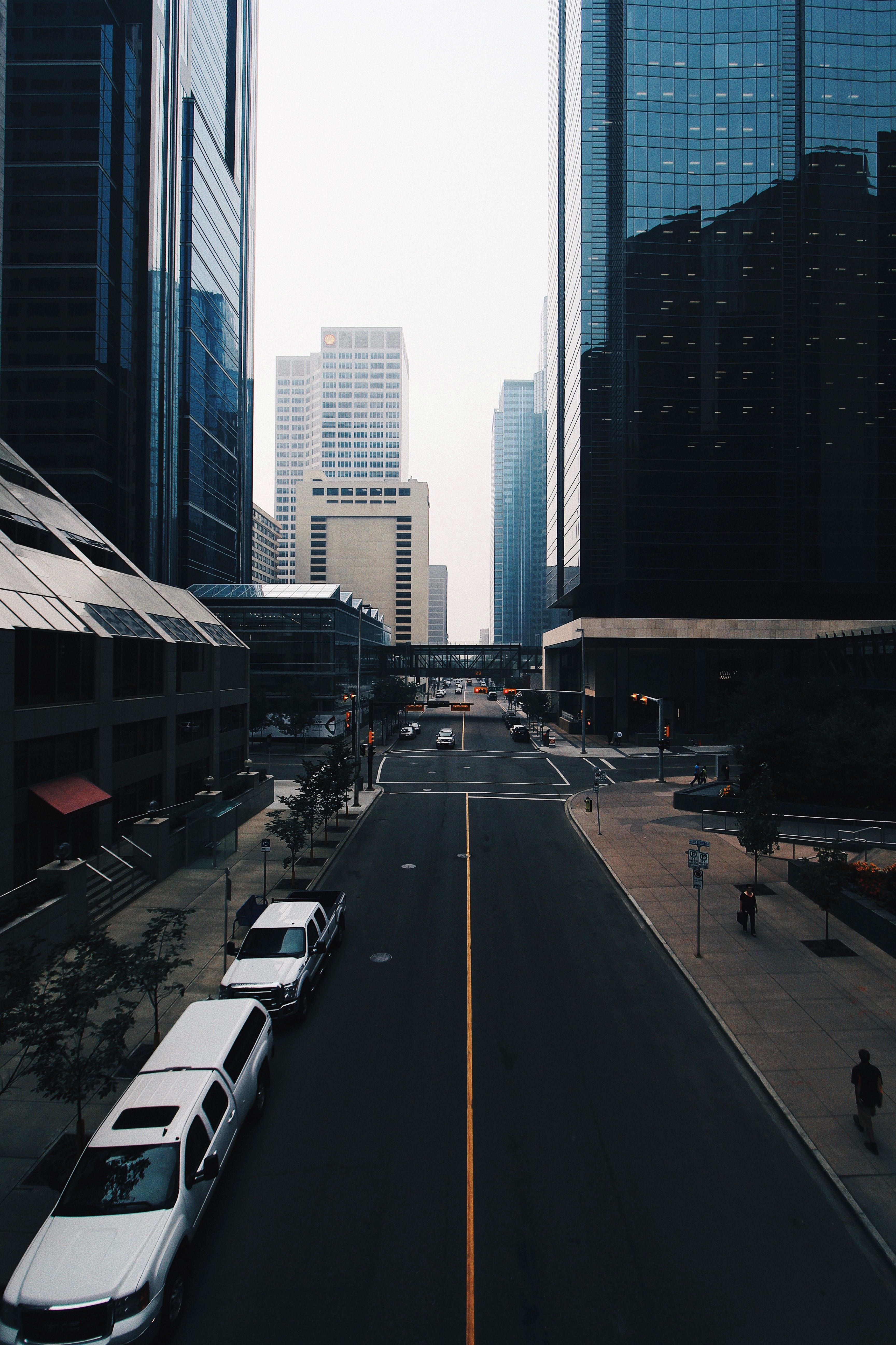 lined, built structure, jamison place, city, building exterior, urban, metropolis, direction, road, street, land vehicle, architecture, diminishing perspective, Phone HD Wallpaper