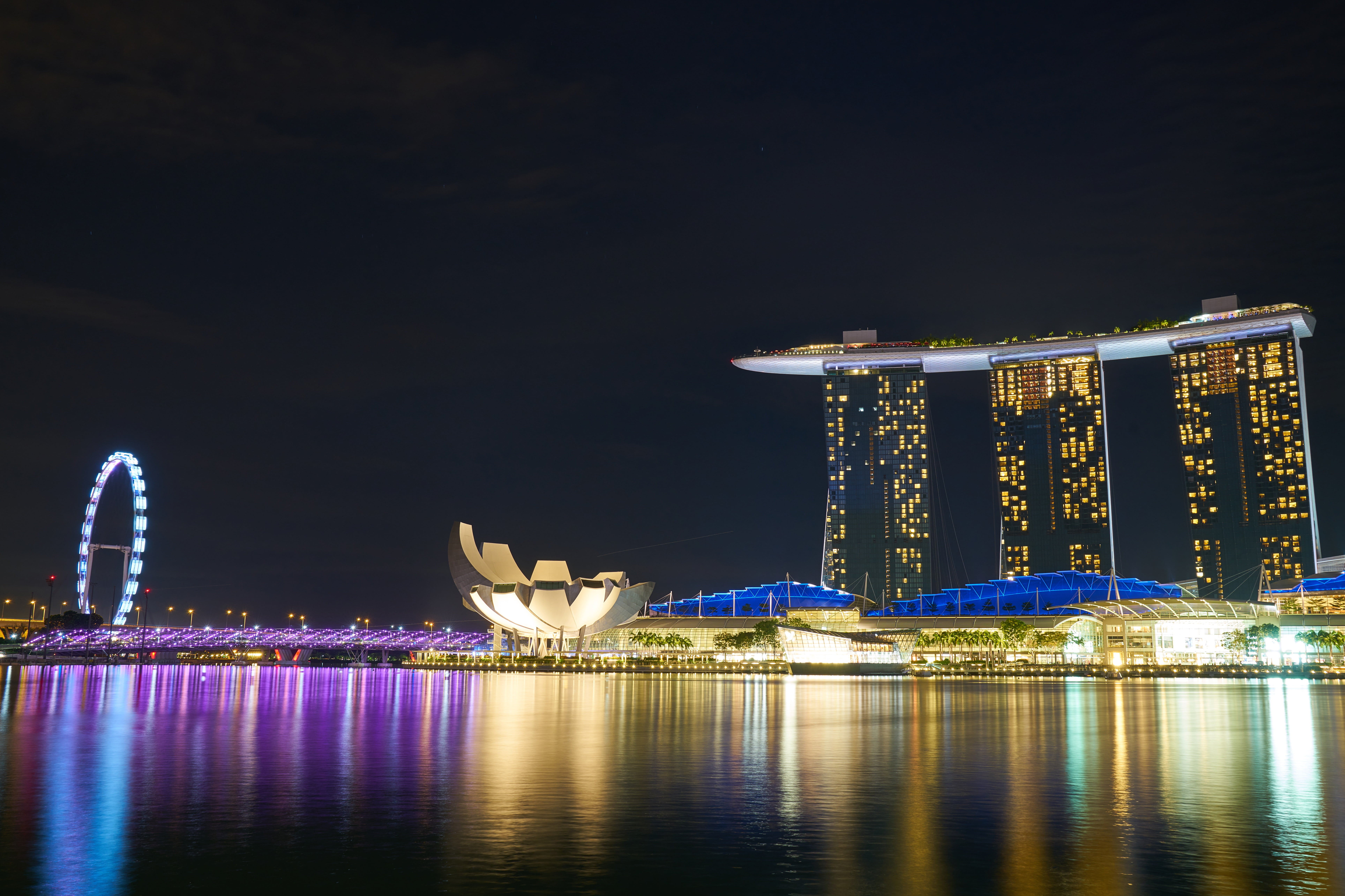 luxury hotel, water, lake, wealth, buildings, waterfront, outdoors, built structure, great, urban, skyscraper, marina bay sands, hotel, magnificent, composition, HD Wallpaper