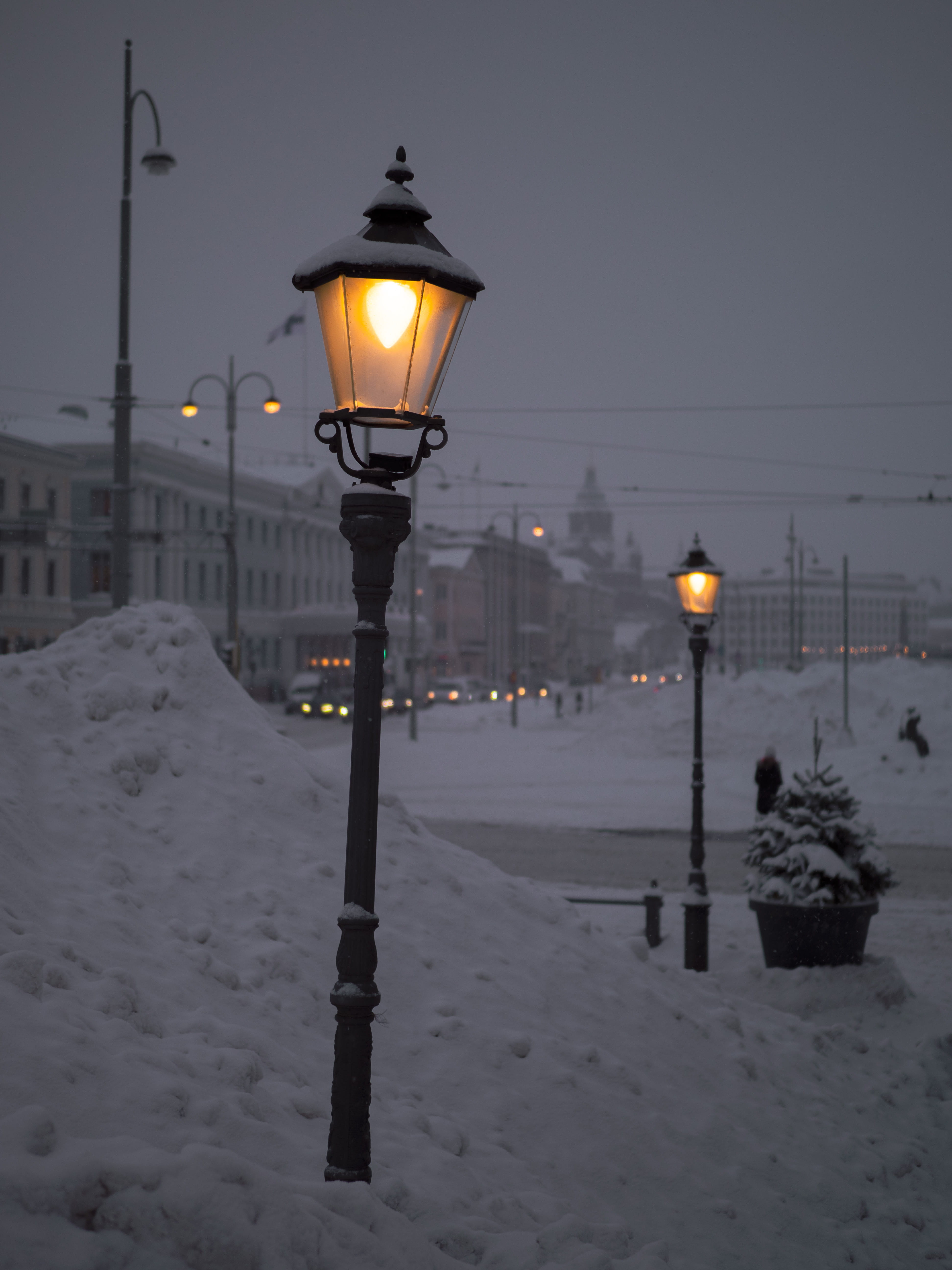 blizzard, cold temperature, lamp post, lamp, nature, pohjoisesplanadi 17, snowy park light, esplanade park, architecture, winter, built structure, covering, Phone HD Wallpaper