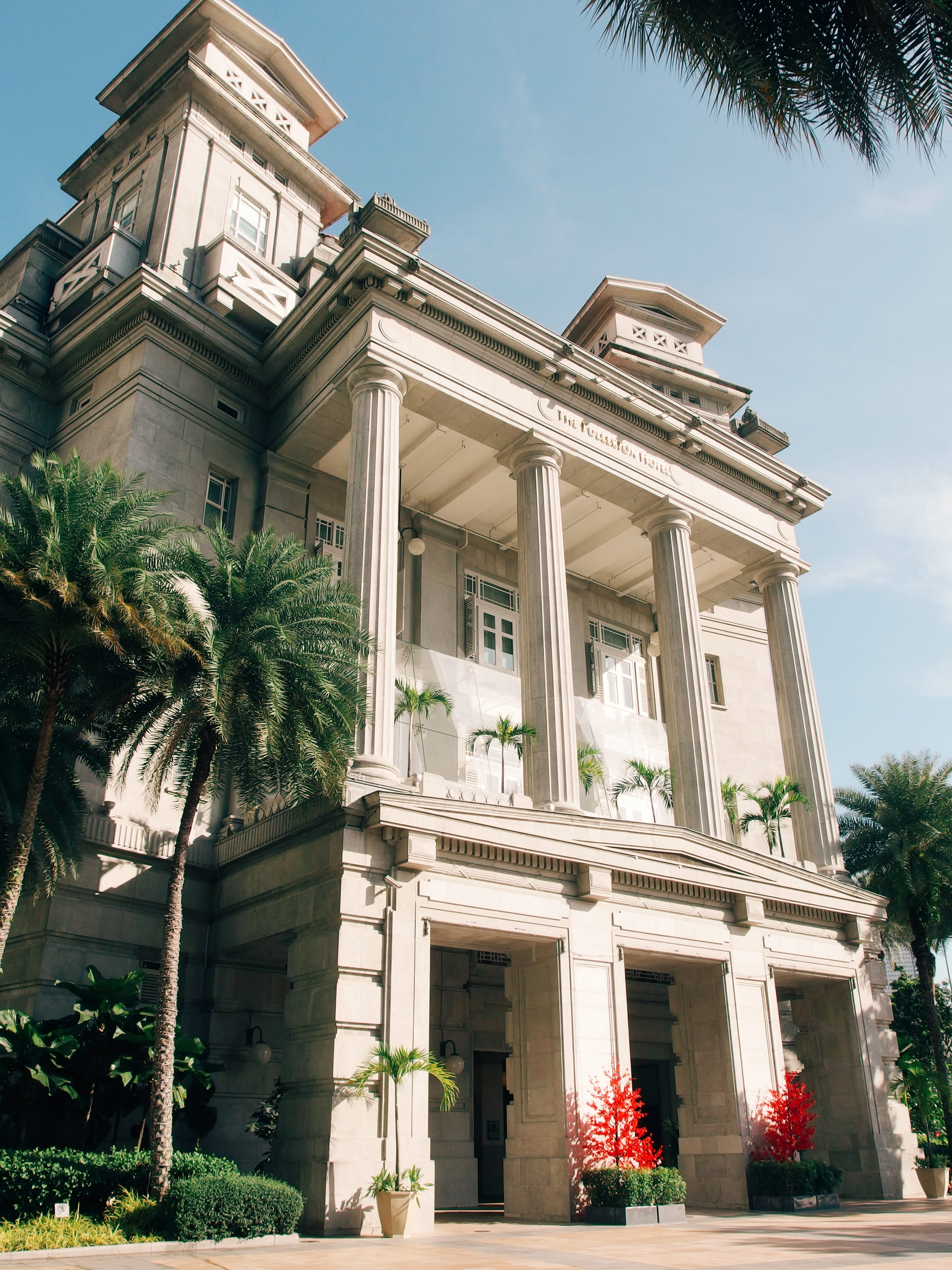 sunlight, no people, building, retro, low angle view, hotel, outdoors, day, tree, fullerton, palms, facade, tropical climate, nature, palmtrees, building exterior, Phone HD Wallpaper