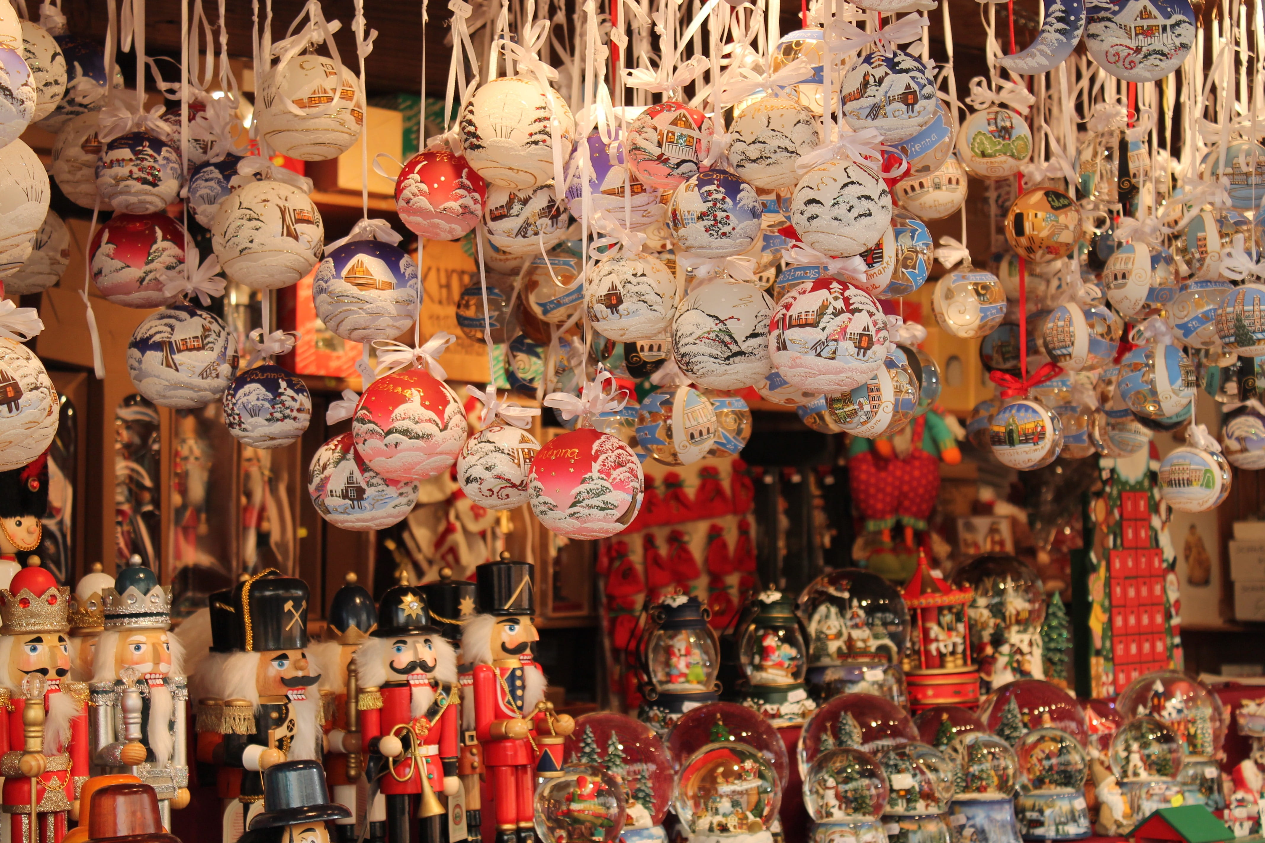 creativity, large group of objects, natale, full frame, backgrounds, for sale, hanging, retail display, human representation, sale, male likeness, vienna, HD Wallpaper