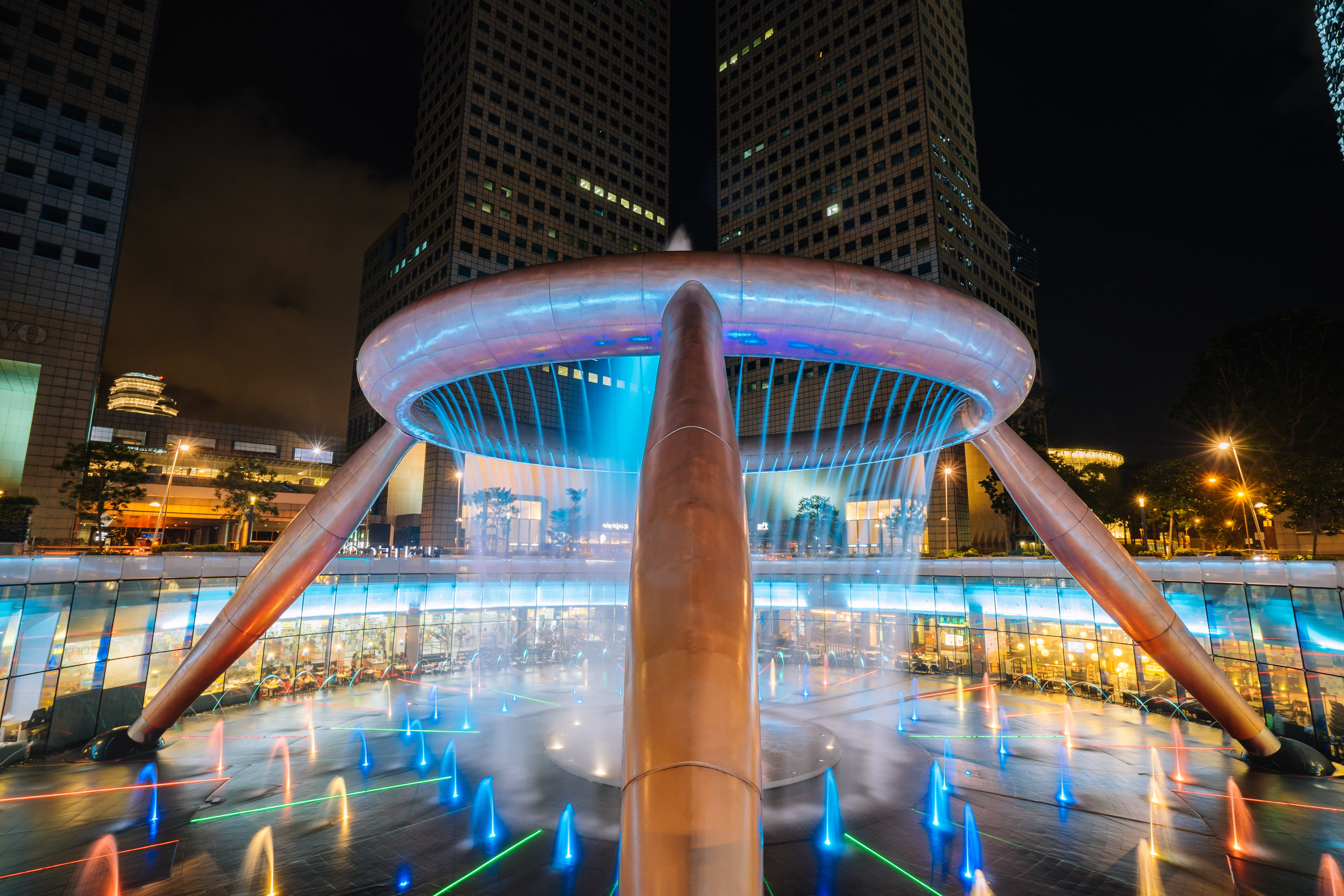 cityscape, building, built structure, 5K, no people, night, fountain, office building exterior, motion, city life, skyscraper, singapore, modern, travel destinations, HD Wallpaper