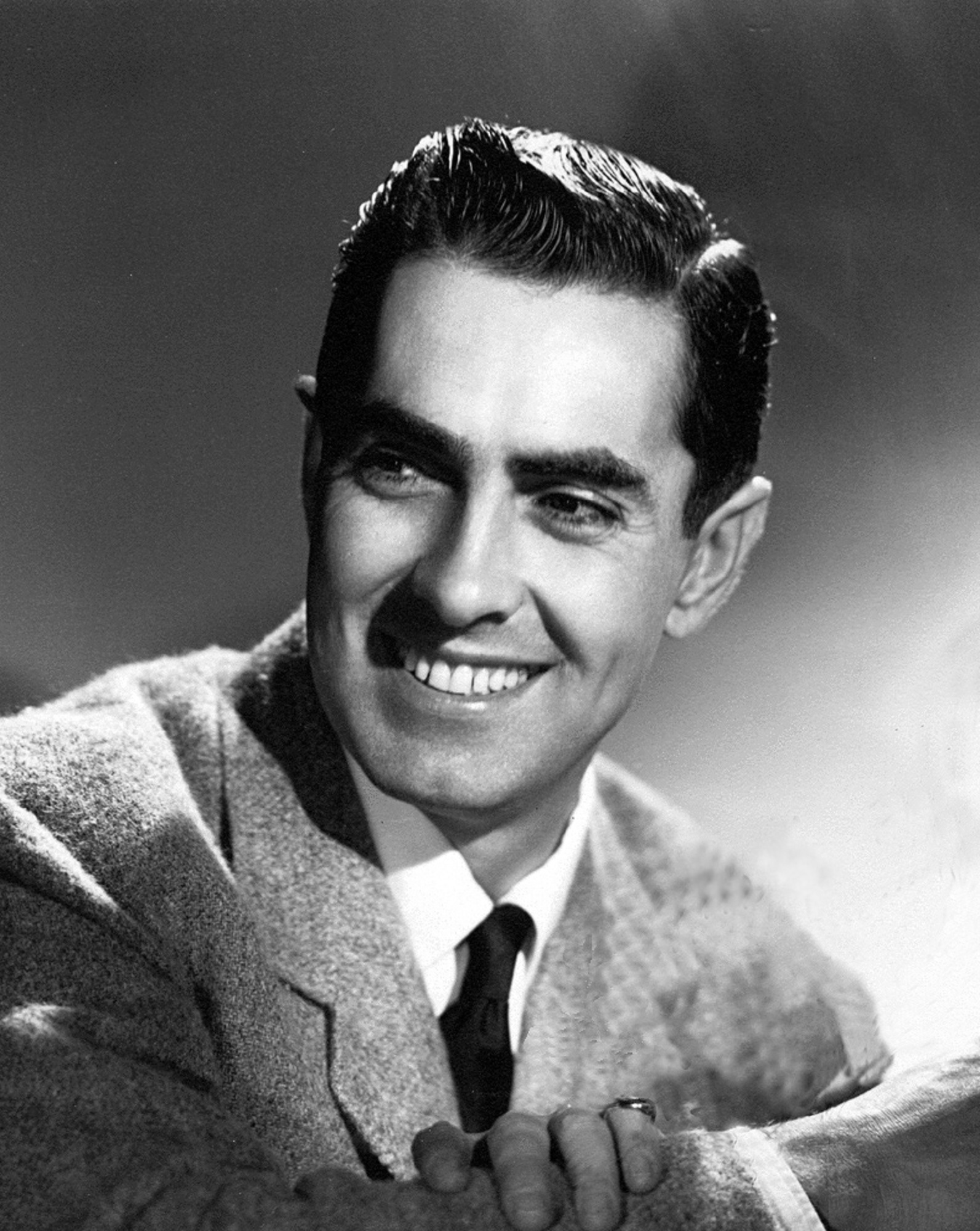 tyrone power, adult, 1080P, smiling, hollywood, suit, business person, emotion, light comedy, portrait, males, one person, front view, entertainment, romantic, Phone HD Wallpaper