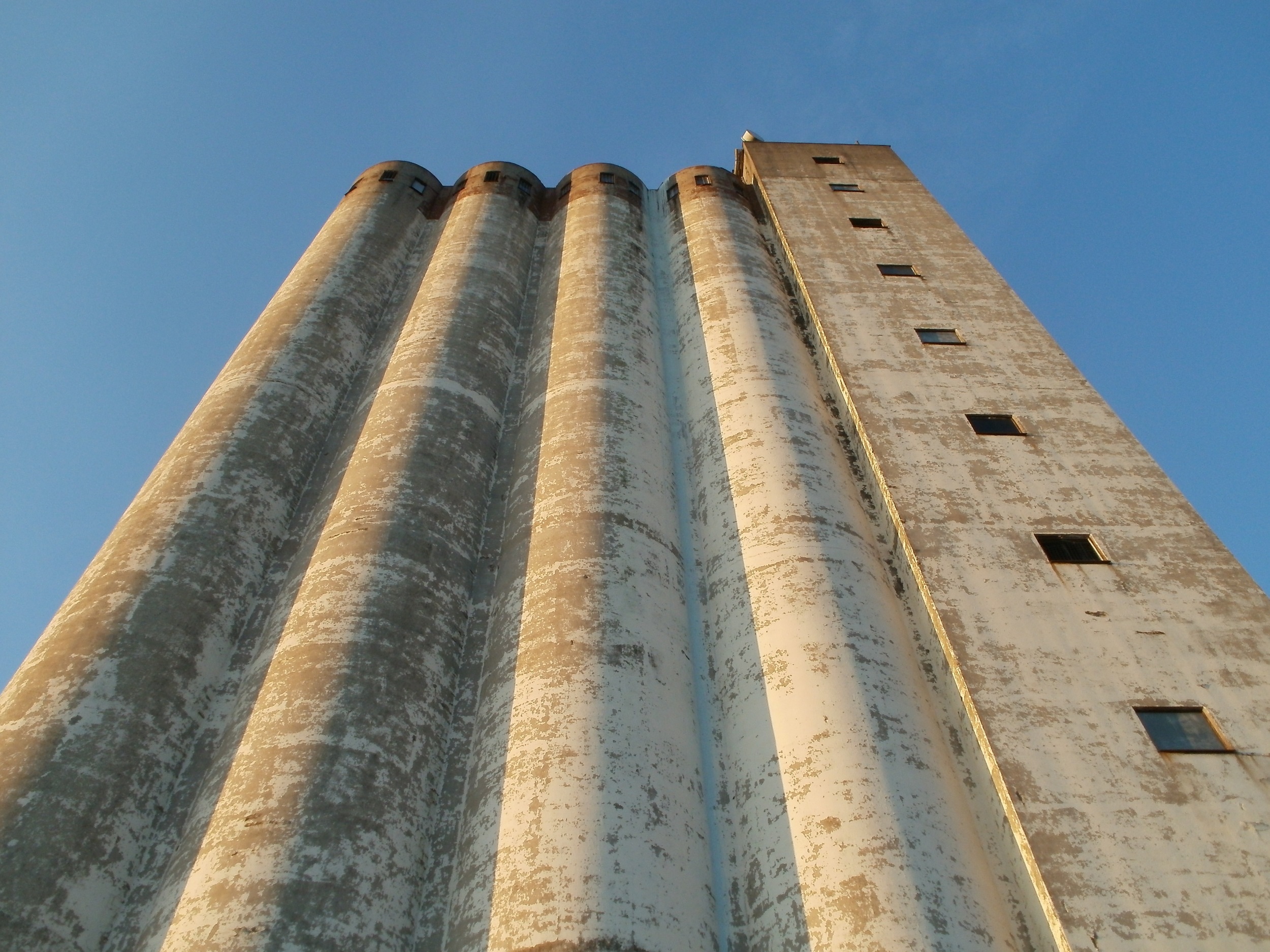 clear sky, ancient, ancient civilization, tank, sunlight, ruined, travel, tower, outdoors, archaeology, structure, concrete, grain, the past, silo, construction, HD Wallpaper