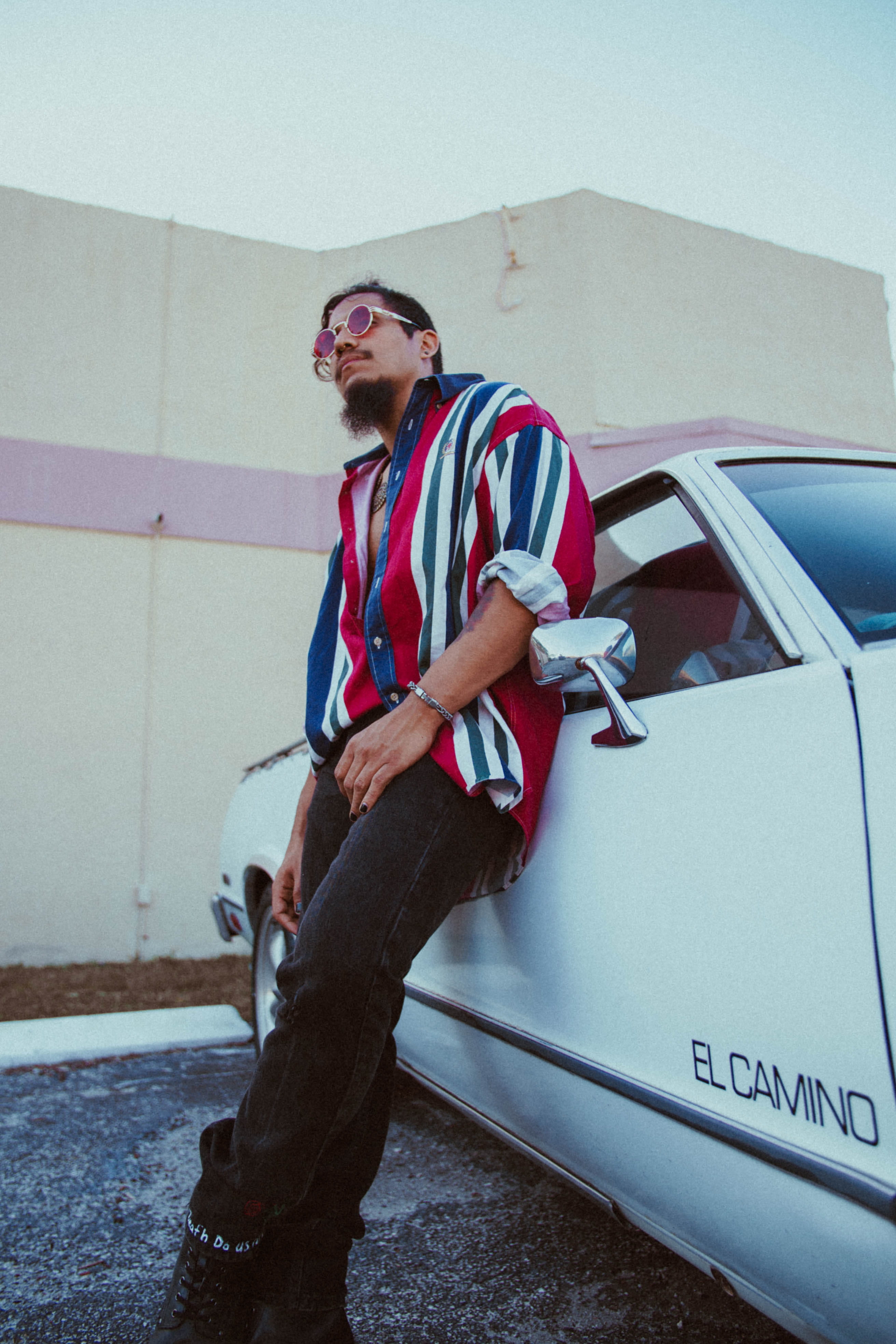 front view, retro, men, young adult, fashion, 4K, full length, vintage, cuba, leisure activity, communication, real people, 70s, elcamino, outdoors, portrait, Phone HD Wallpaper