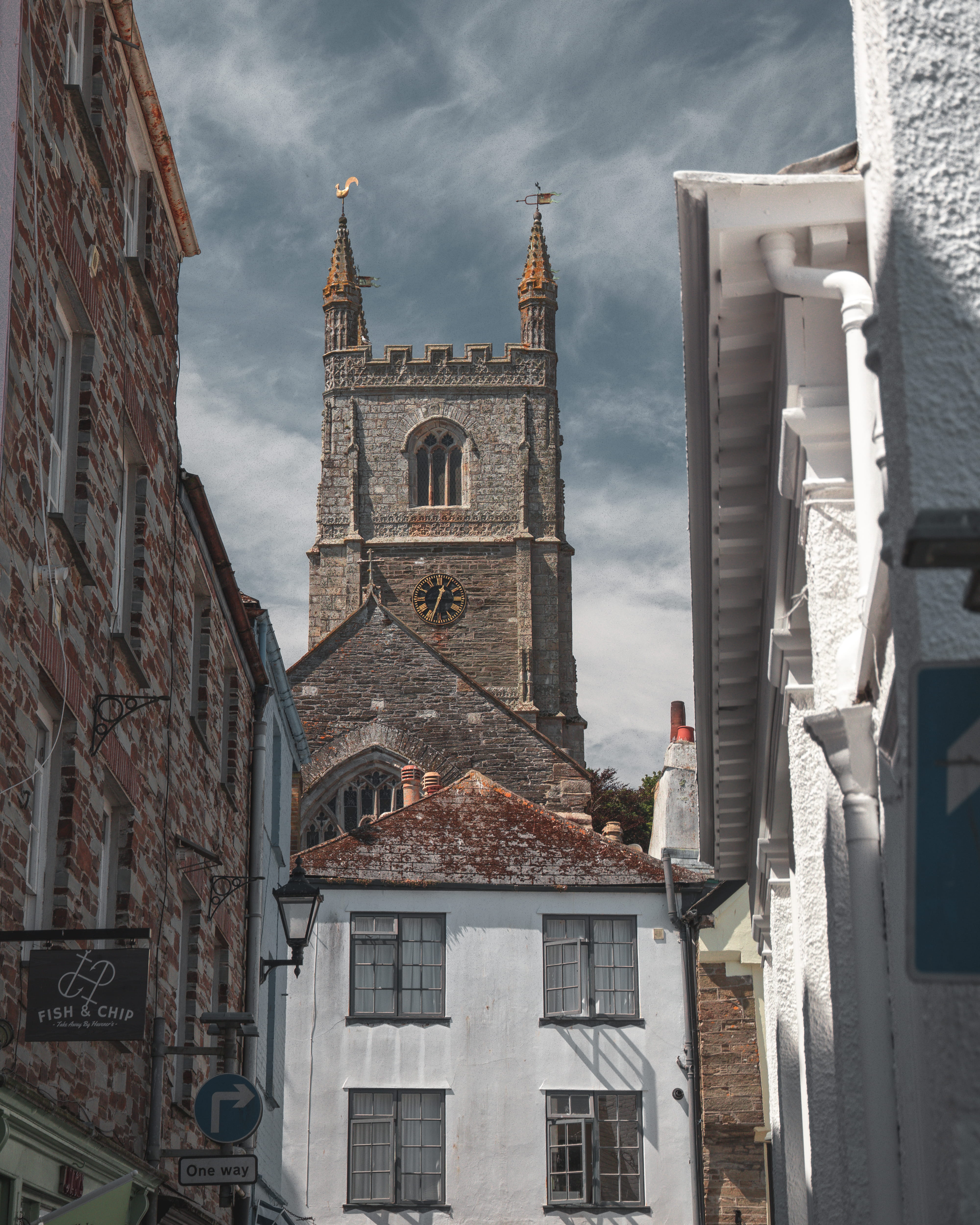 cathedral, britain, spire, building exterior, church, architecture, great britain, town, village, brown, fowey, the past, british, nature, street, religion, Phone HD Wallpaper