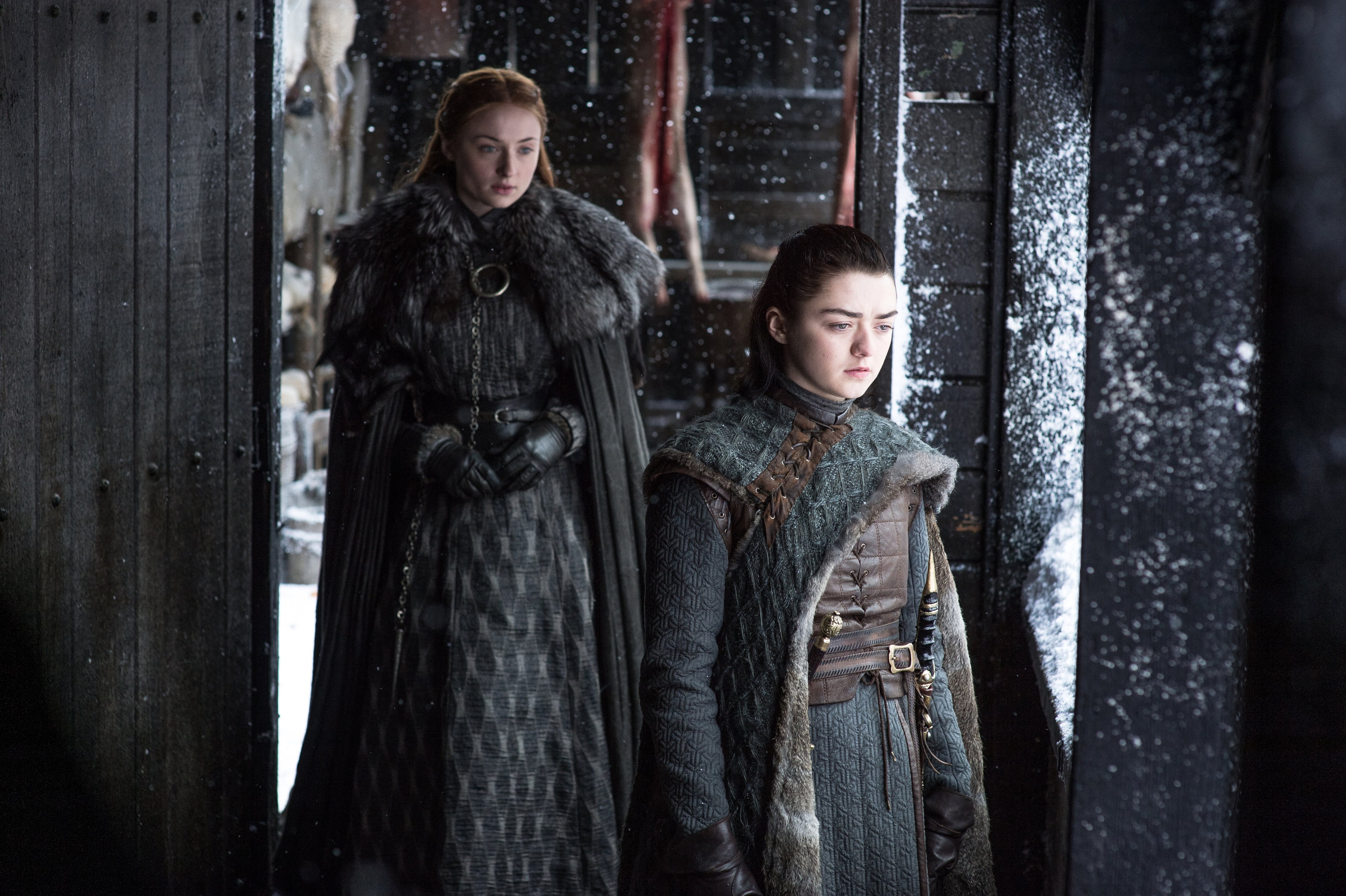 arya stark, women, couple - relationship, 2K, warm clothing, young adult, 4k, heterosexual couple, indoors, sansa stark, clothing, emotion, looking, game of thrones season 7, HD Wallpaper
