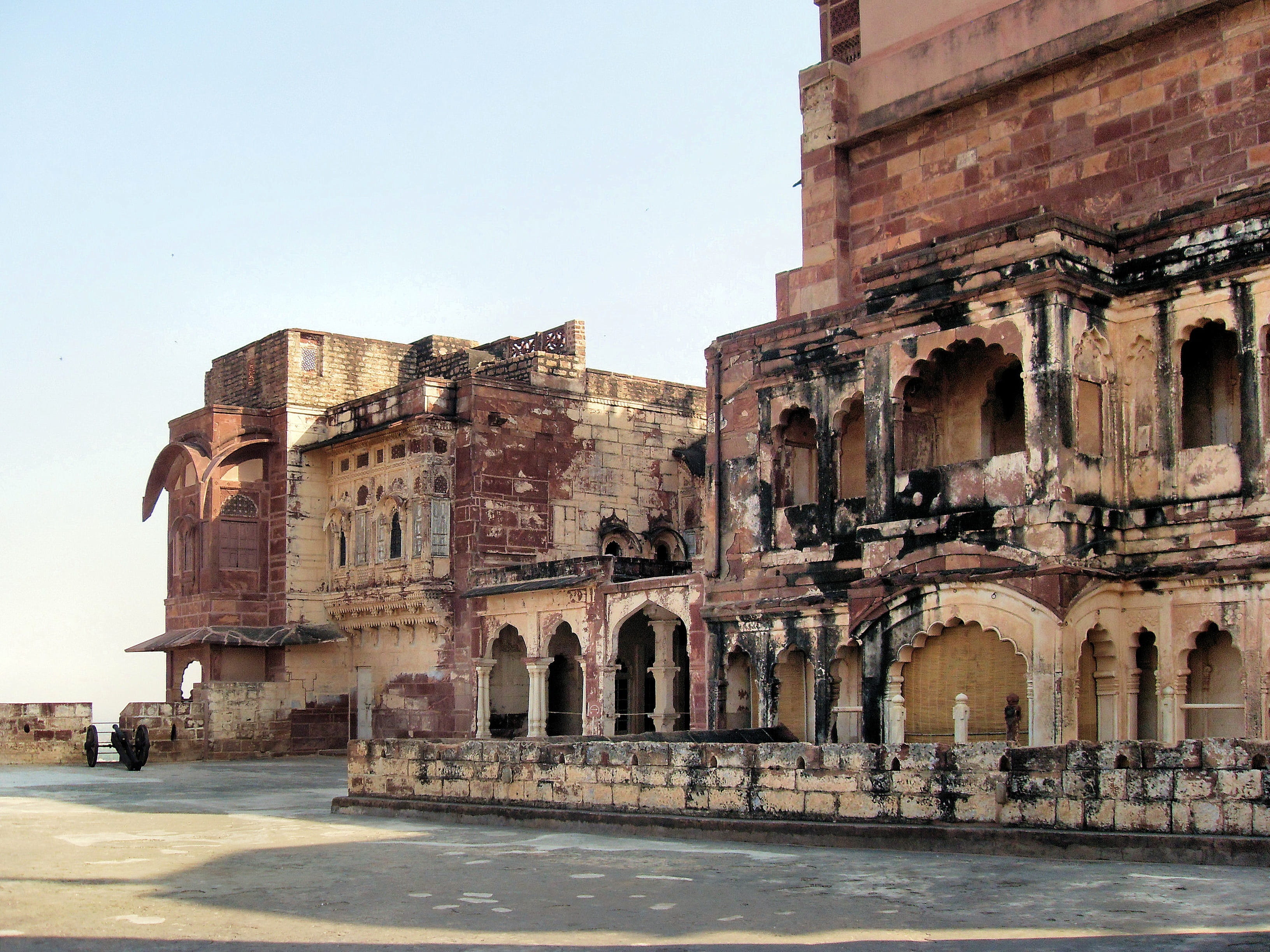 maharajah, arch, no people, terrace, ancient, outdoors, building, sky, 2K, jodhpur, india, water, archaeology, nature, the past, built structure, clear sky, HD Wallpaper