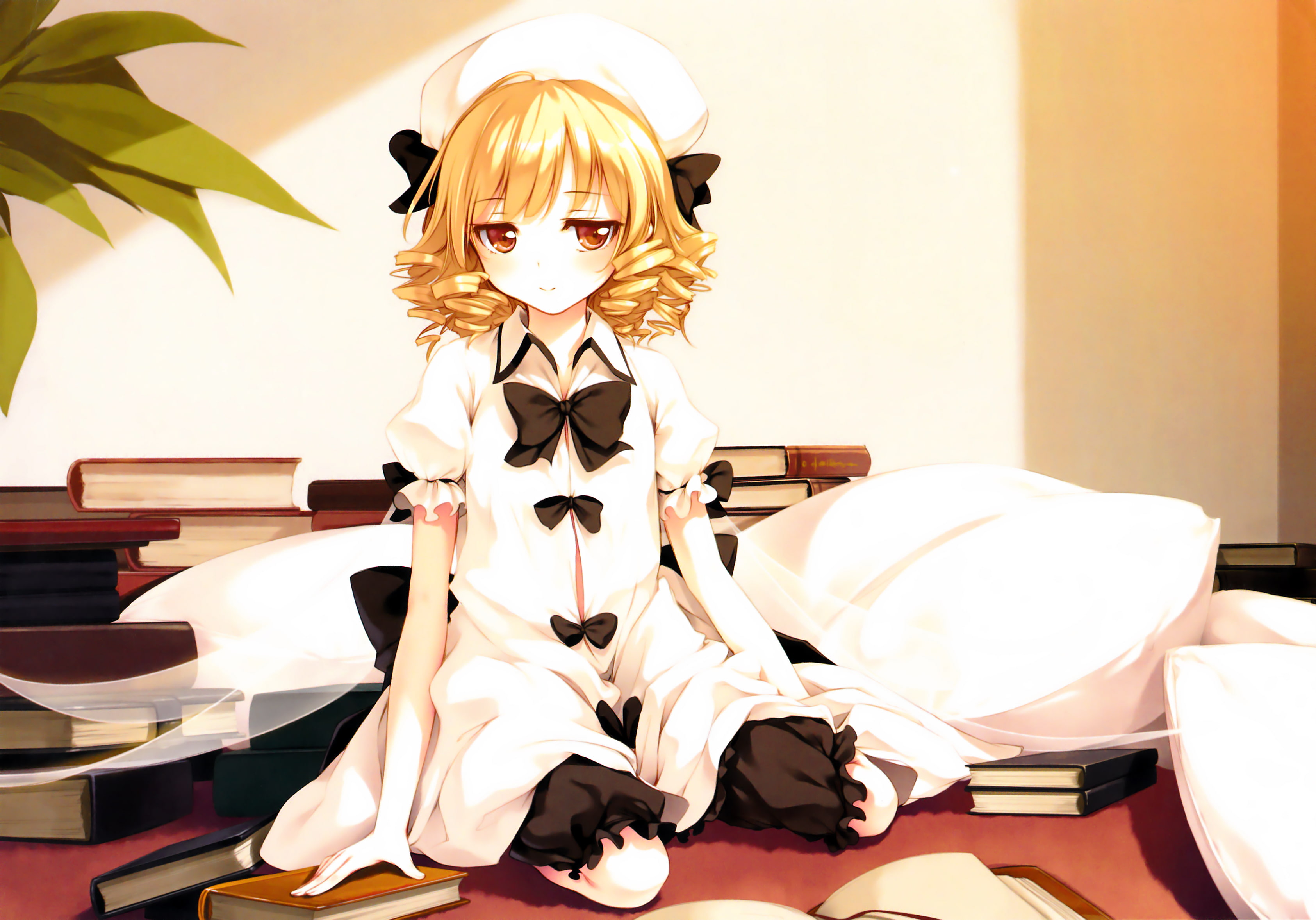 ke-ta, wings, books, 2K, brown eyes, anime girls, blonde, Luna Child, pillow, Touhou, HD Wallpaper