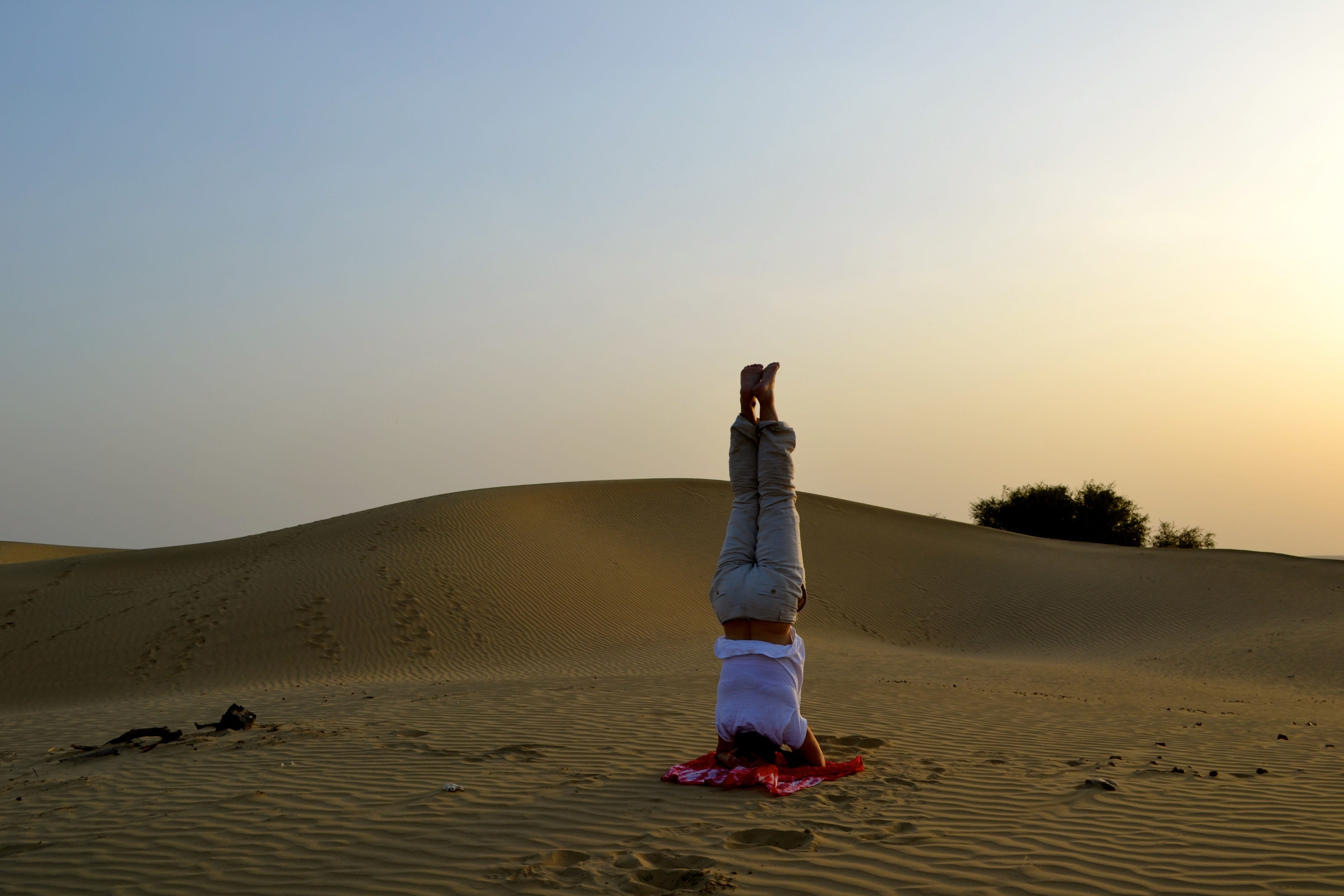 landscape, 4K, tranquil scene, outdoors, sand dune, dunes, tranquility, land, real people, amiyoguis, environment, leisure activity, jaisalmer, desert, HD Wallpaper