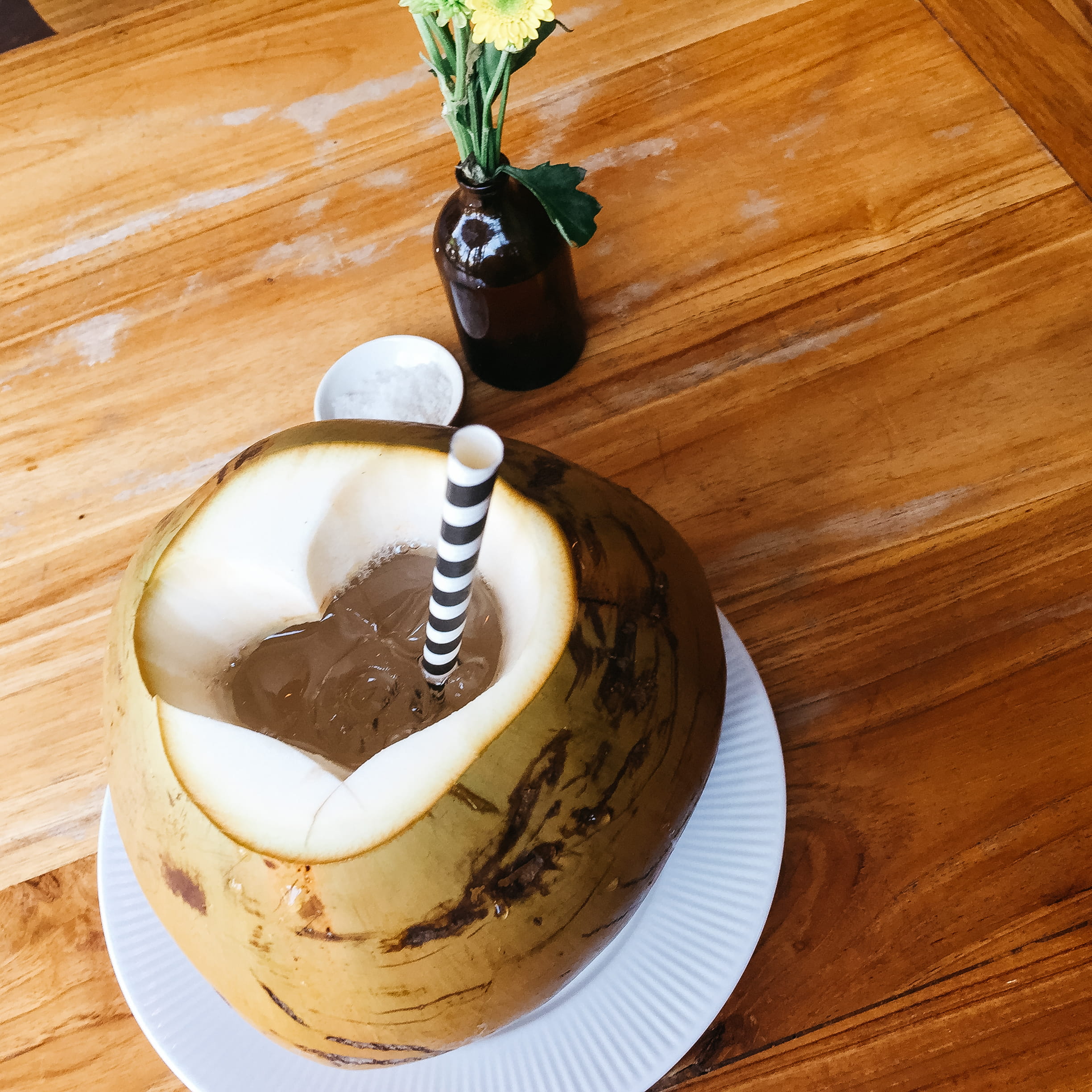 straw, flower, flower pot, drink, food and drink, restaurant, bali, welness, indoors, table, close-up, indonesia, 1080P, high angle view, temptation, ubud, Phone HD Wallpaper