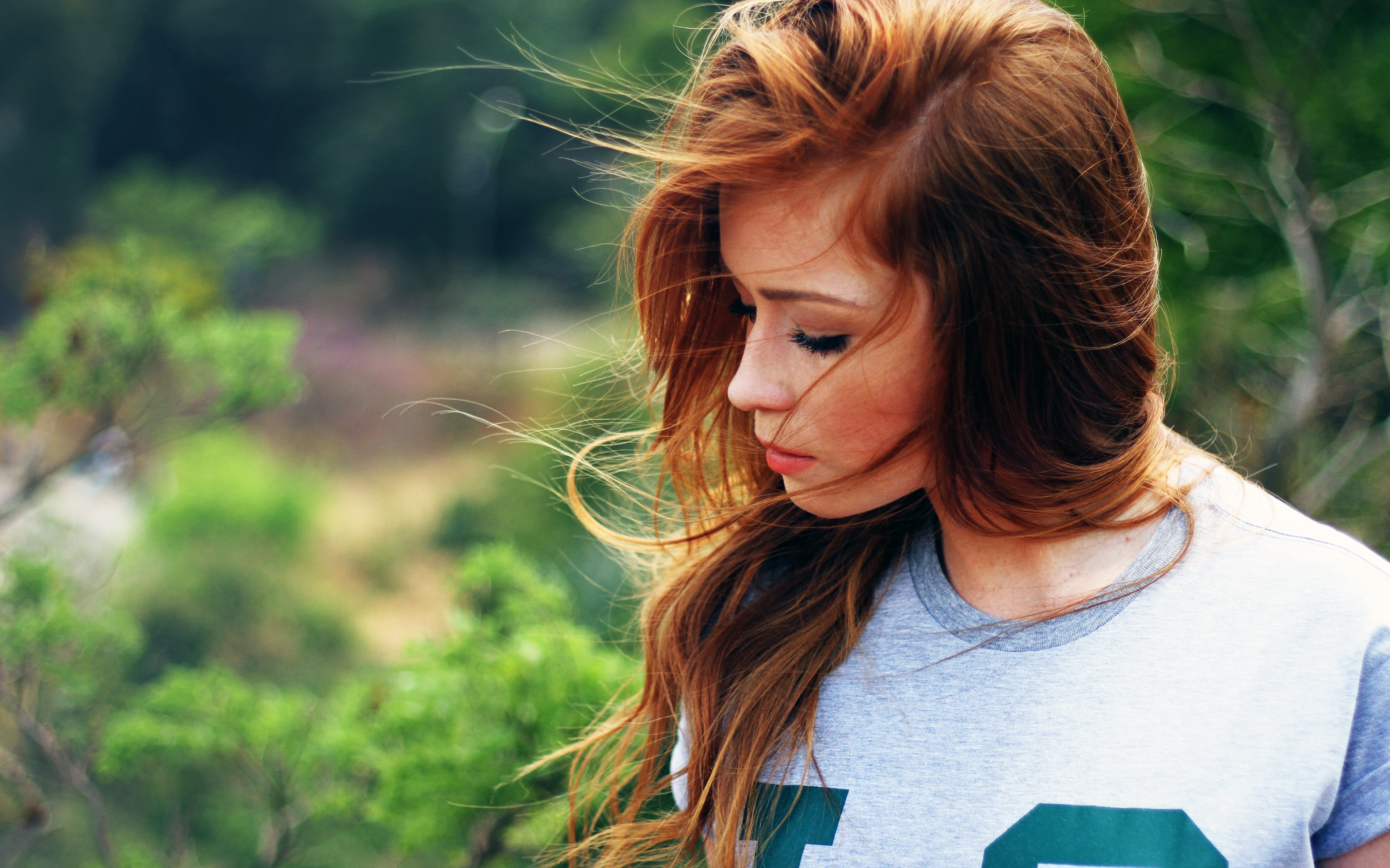 close, 4K, beautiful woman, k, portrait, young adult, long hair, wind, casual clothing, hair, outdoors, nature, women, contemplation, lifestyles, hd, young women, HD Wallpaper