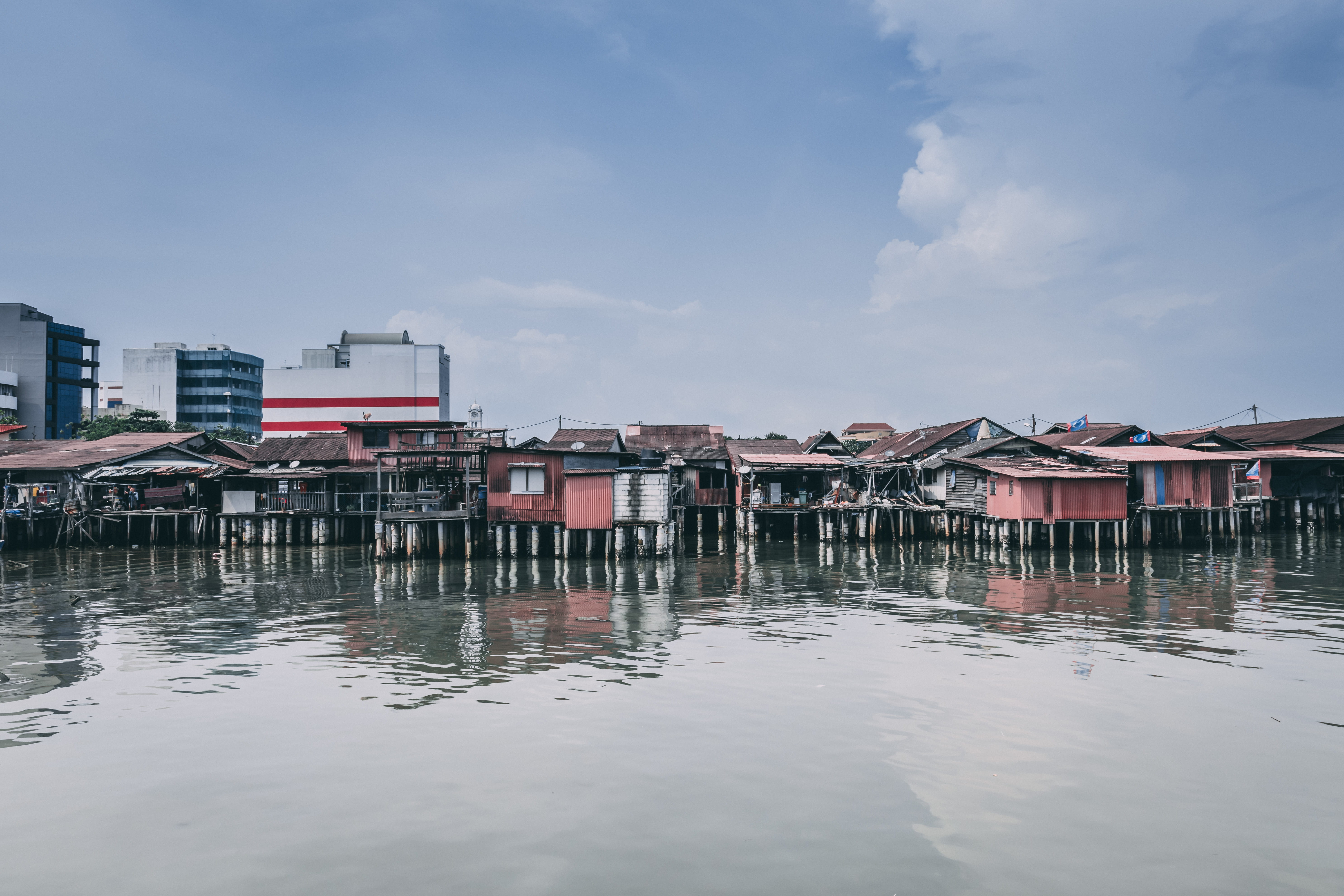 building, homes, 5K, cloud - sky, day, town, city, surrounded, no people, seaside, sea, reflection, water, houses, urban, house, daytime, architecture, HD Wallpaper