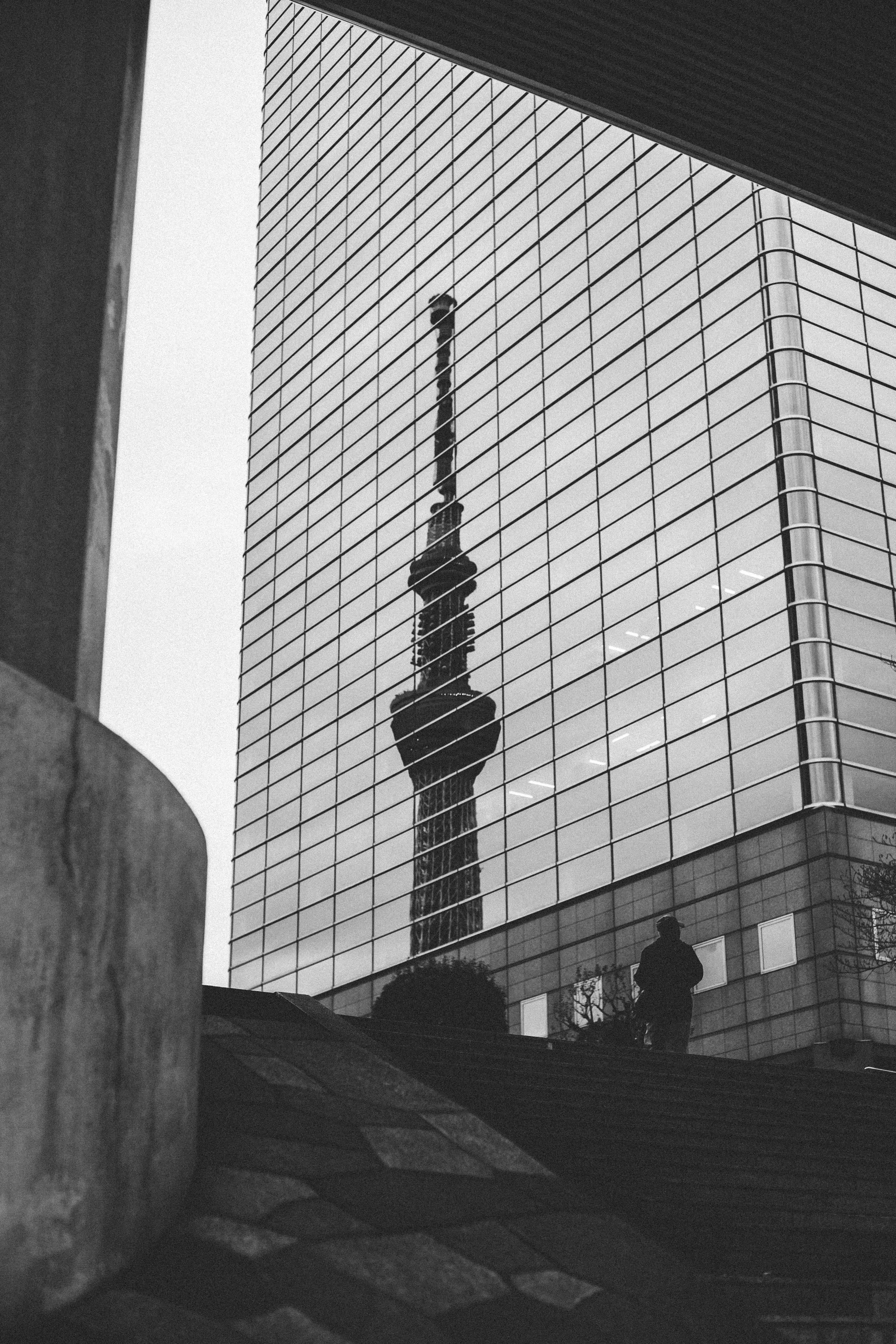 modern, steeple, person, built structure, men, building, sumida river, low angle view, office building, grey, urban, symbol, silhouette, sky, tokyo, tall - high, Phone HD Wallpaper