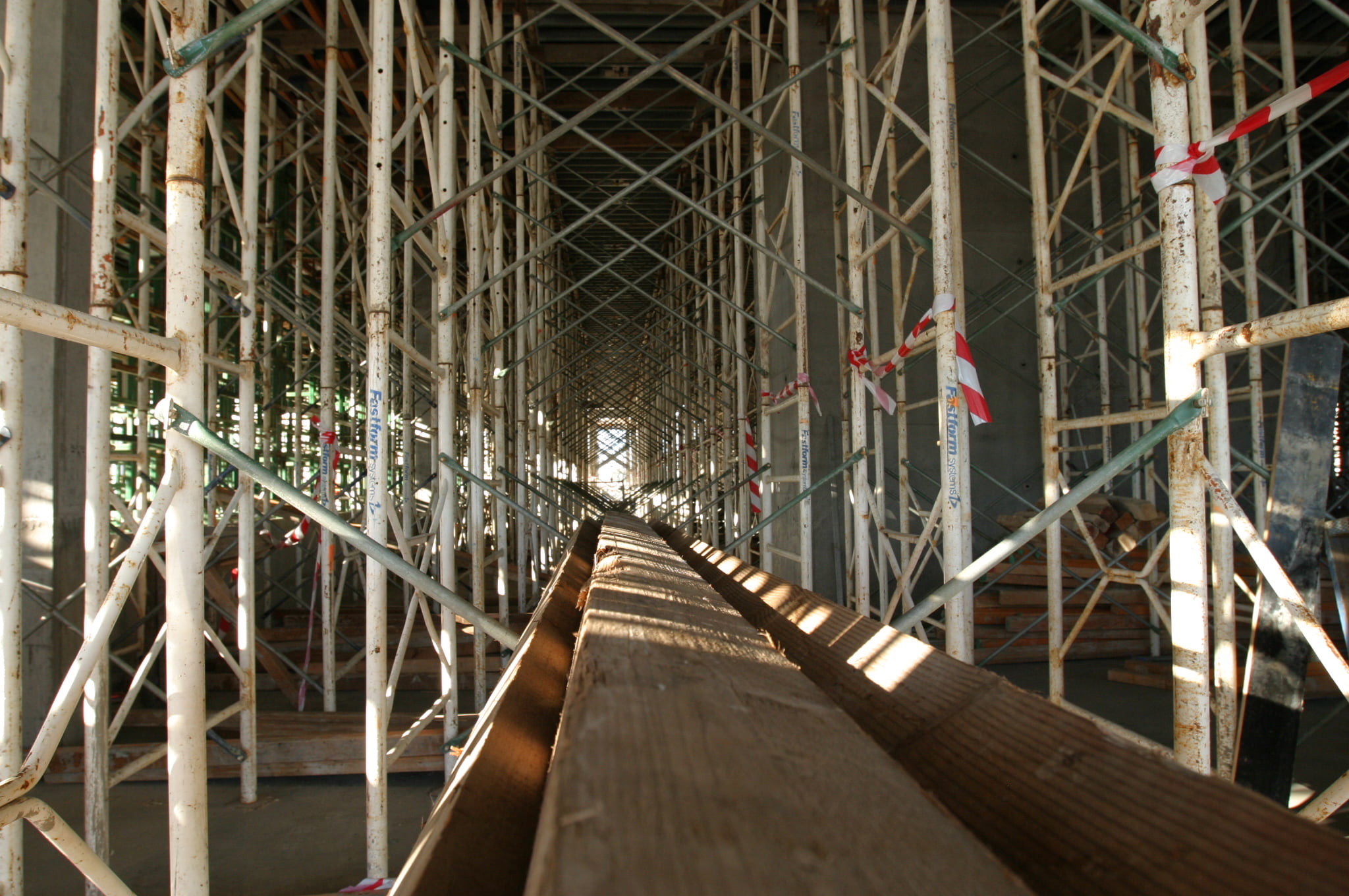 day, wood - material, built structure, no people, nature, footbridge, bridge, building, building exterior, architecture, skyscraper, construction site, HD Wallpaper
