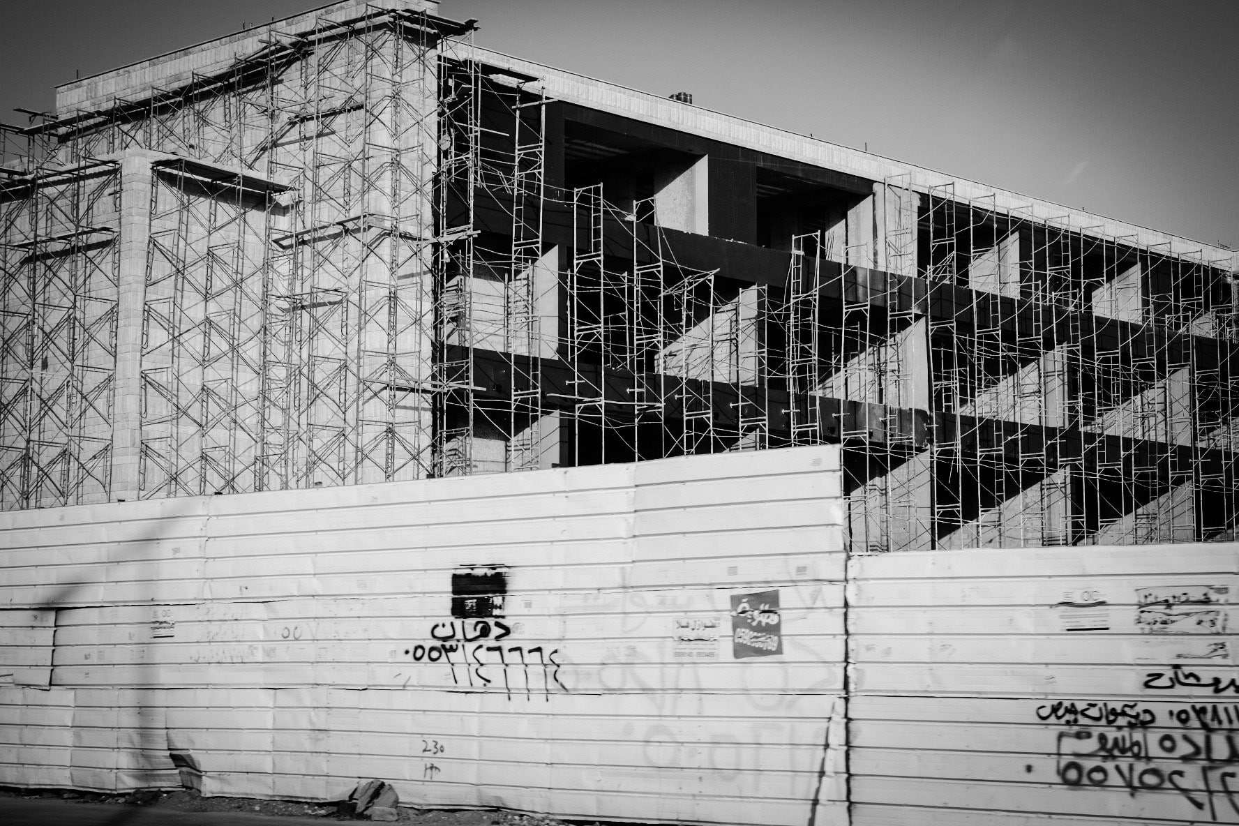 building, construction site, 720P, Somayah Almalki, monochrome, 500px, HD Wallpaper