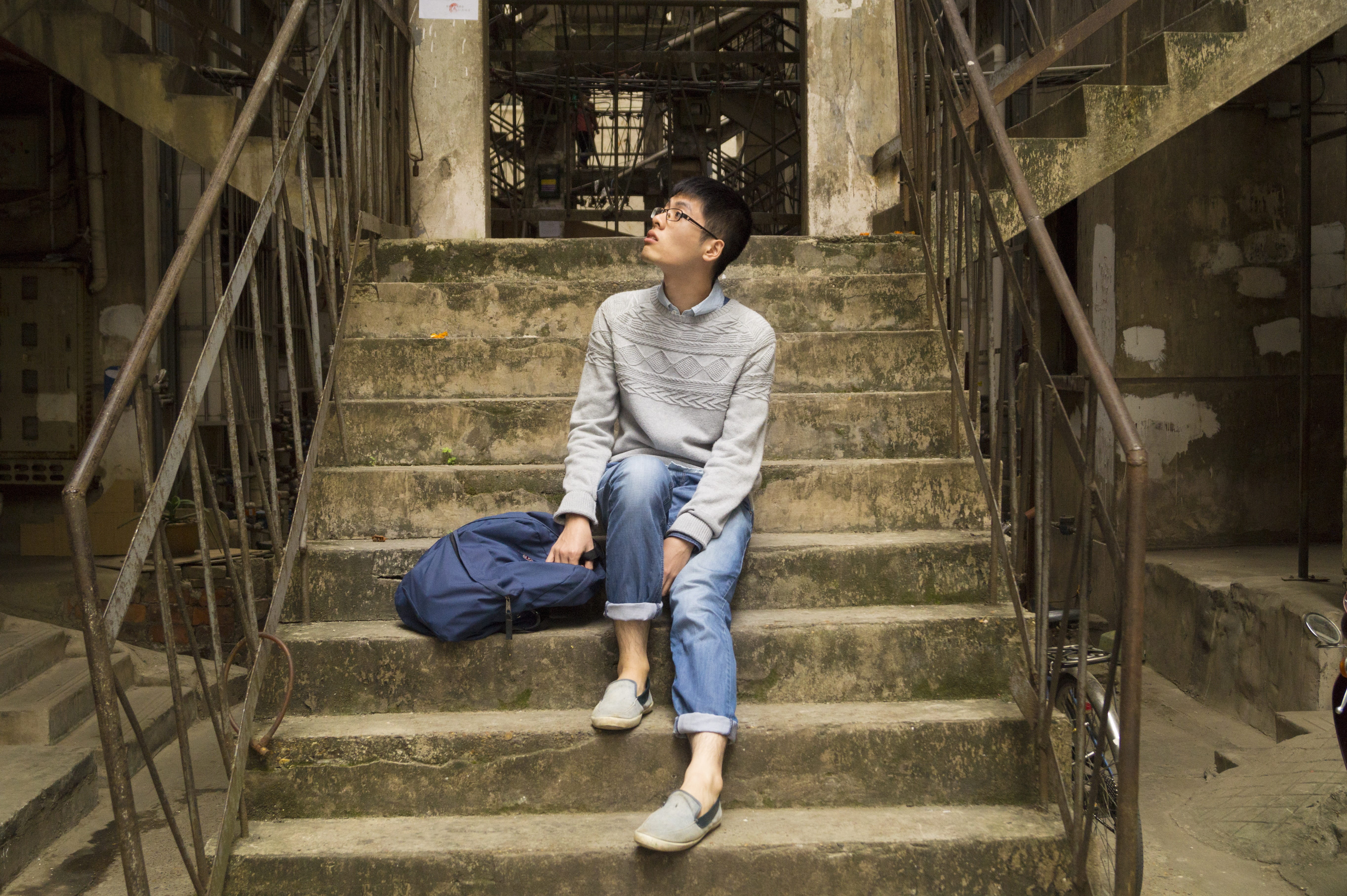 contemplation, sitting, Stairs, Men, steps, day, Nanning, leisure activity, young women, steps and staircases, real people, adult, Guangxi, people, built structure, HD Wallpaper