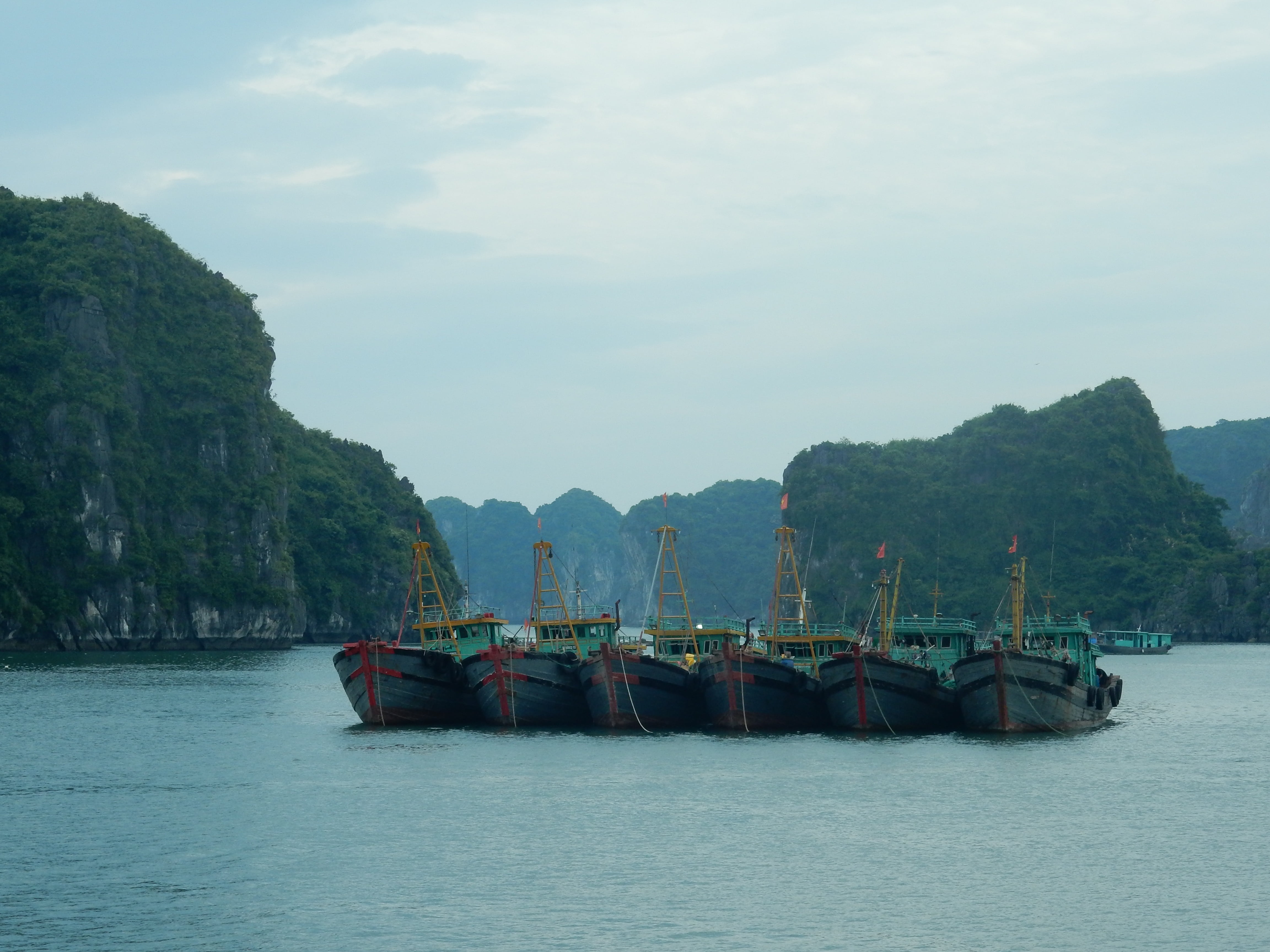 tranquility, water, ship, mountain, bay, turquoise colored, transportation, viet nam, tranquil scene, nautical Vessel, mountain range, boats, day, karst rock, HD Wallpaper