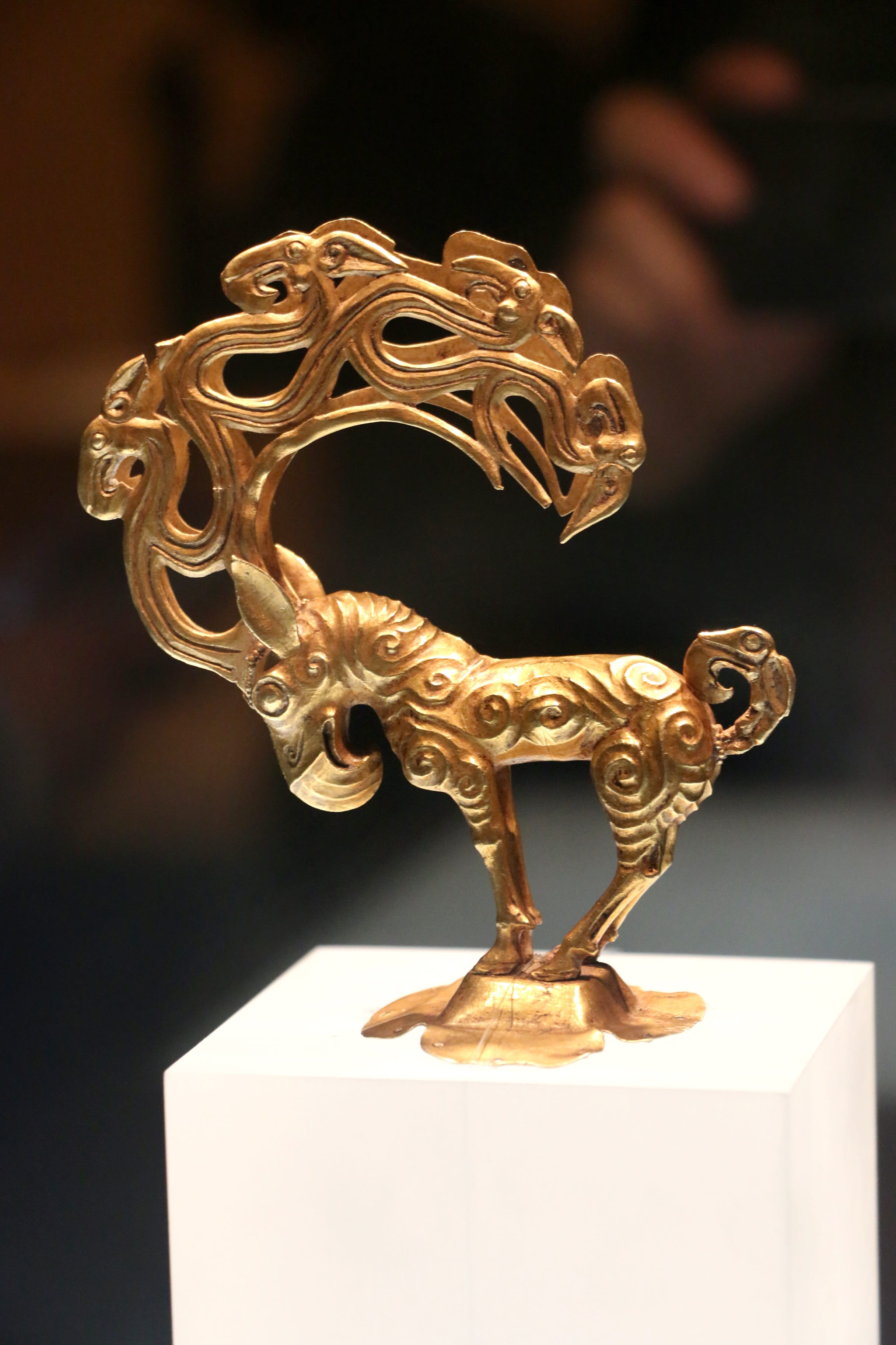 animal representation, indoors, sculpture, qin shi huang, tang dynasty, no people, architecture, metal, close-up, creativity, gold, antique, still life, Phone HD Wallpaper