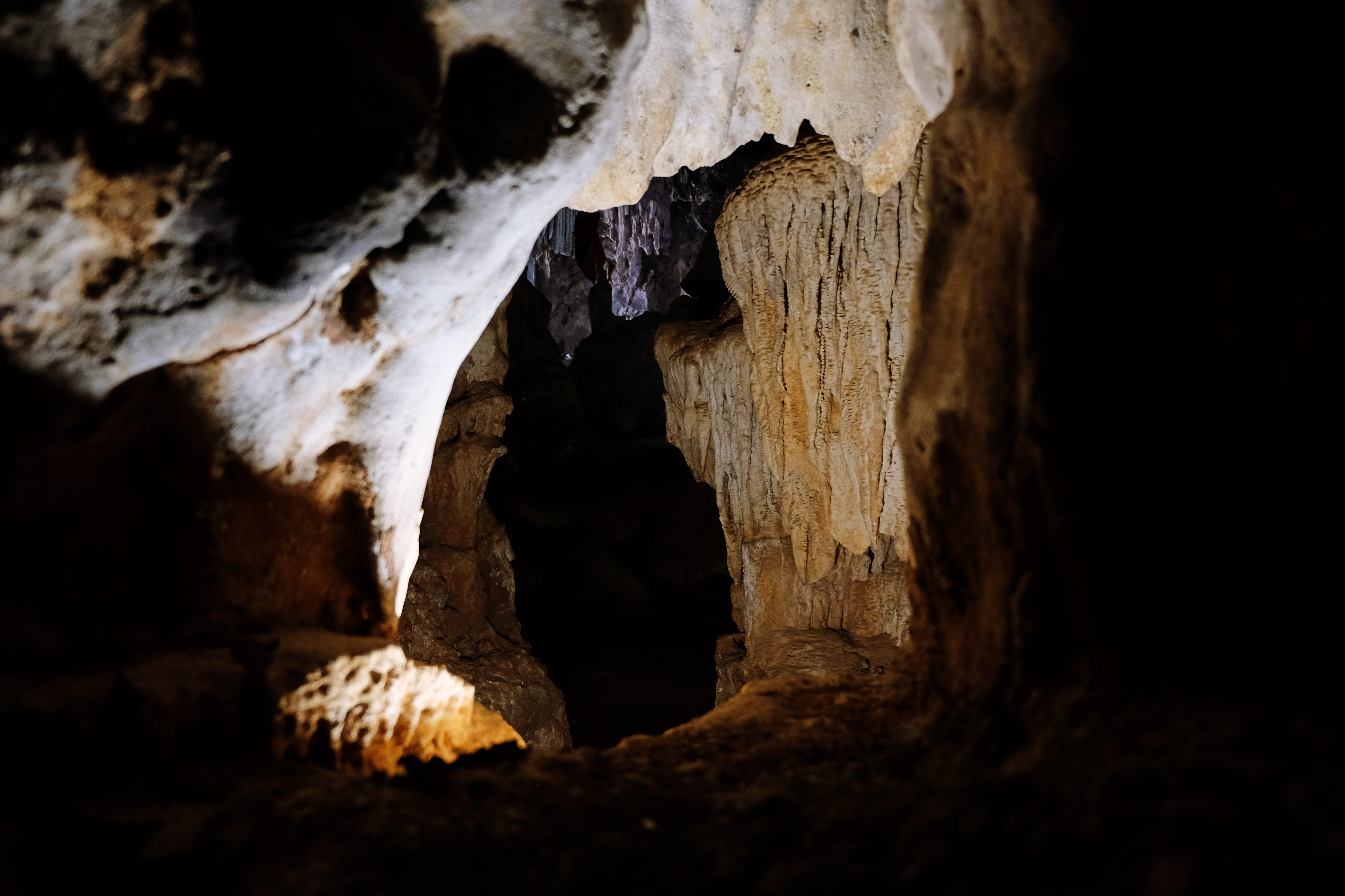 textured, stalactite, kaeng sian, nature, solid, wat tham pu wa, 5K, geology, day, eroded, cave, no people, beauty in nature, thailand, physical geography, HD Wallpaper
