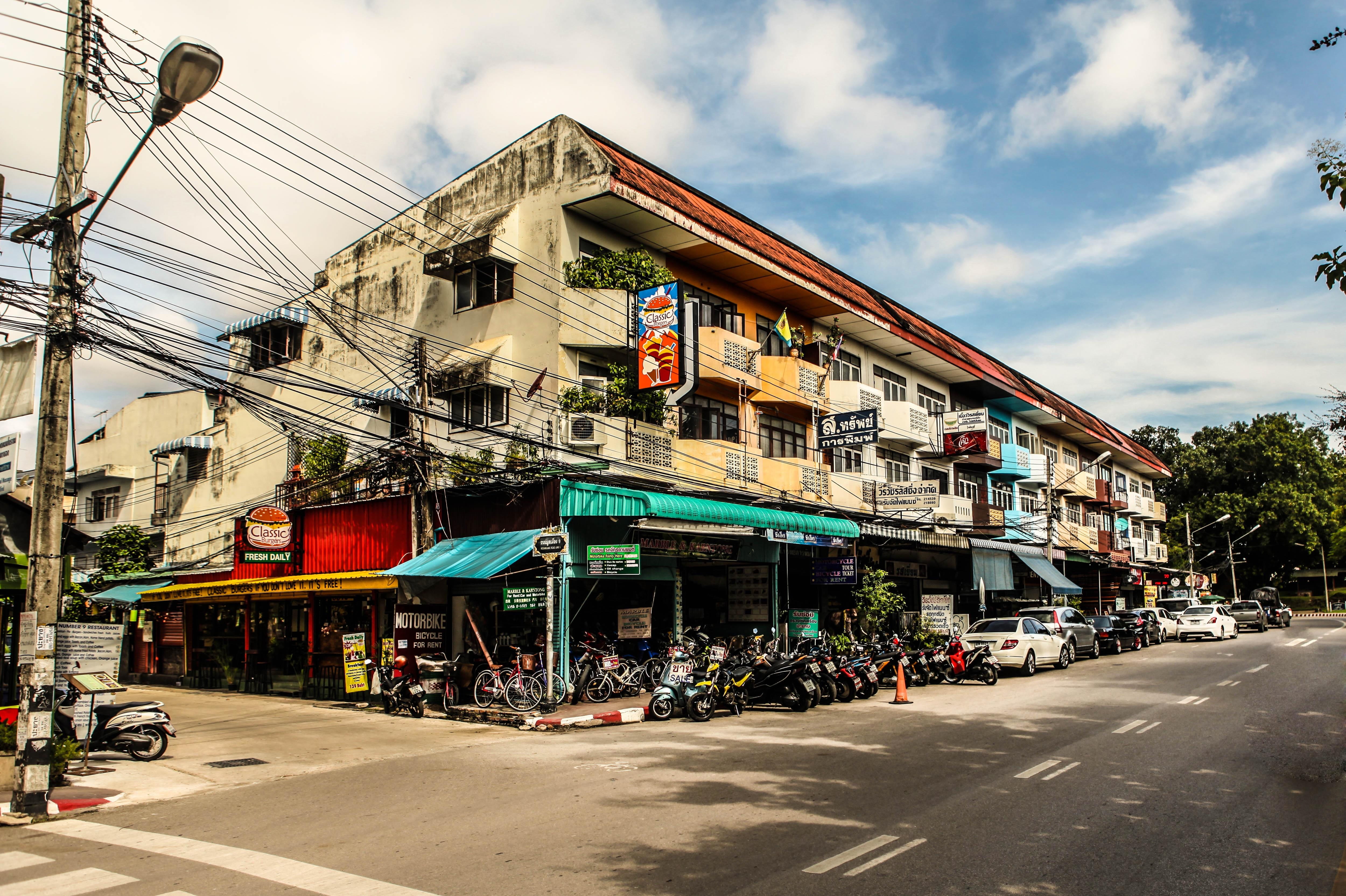 mode of transportation, built structure, transportation, the scenery, chiang mai, color, building exterior, 4K, street, group of people, city street, sky, HD Wallpaper