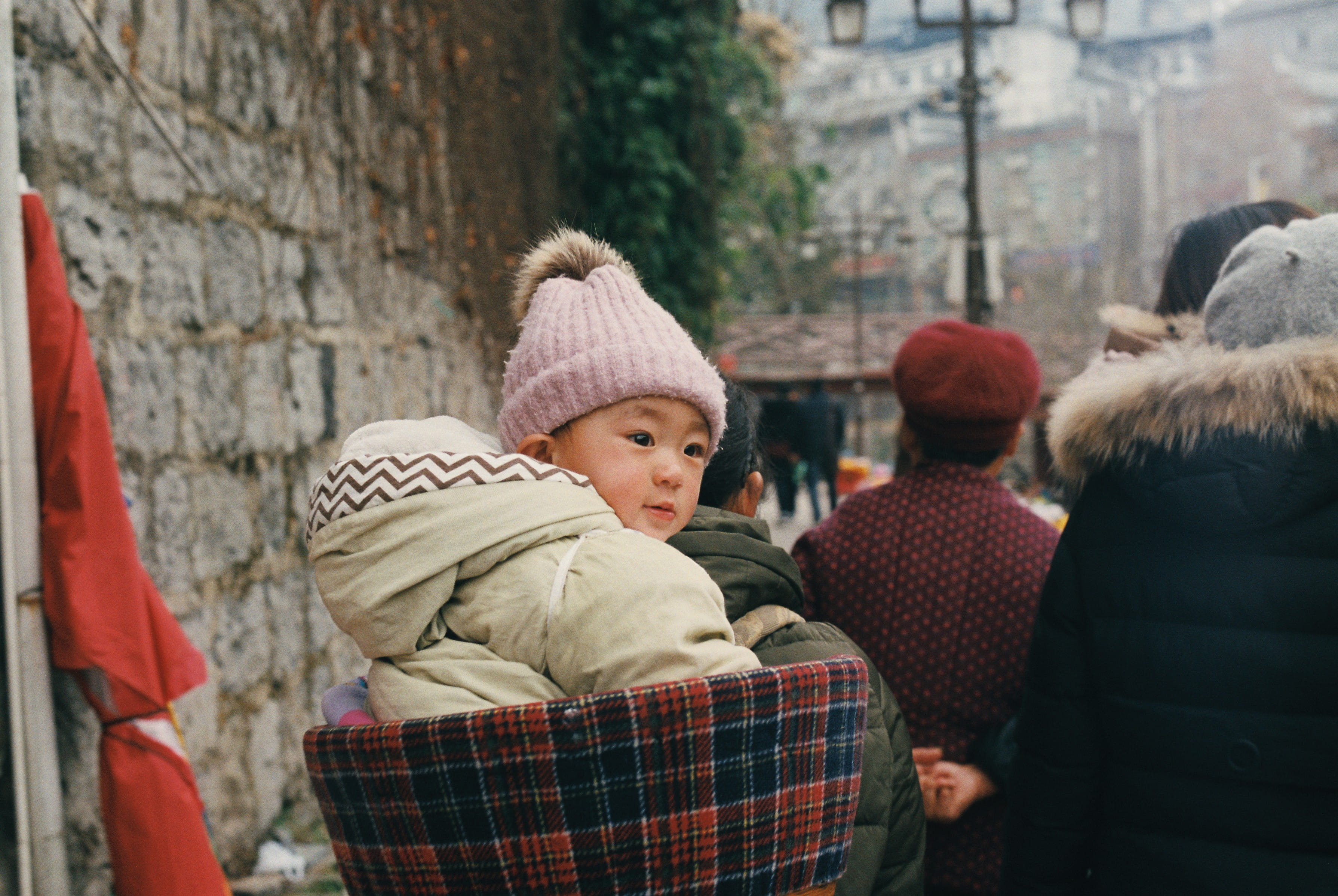 women, warm clothing, child, cold temperature, winter, rear view, positive emotion, real people, males, chinese, fenghuang, boys, clothing, childhood, day, HD Wallpaper
